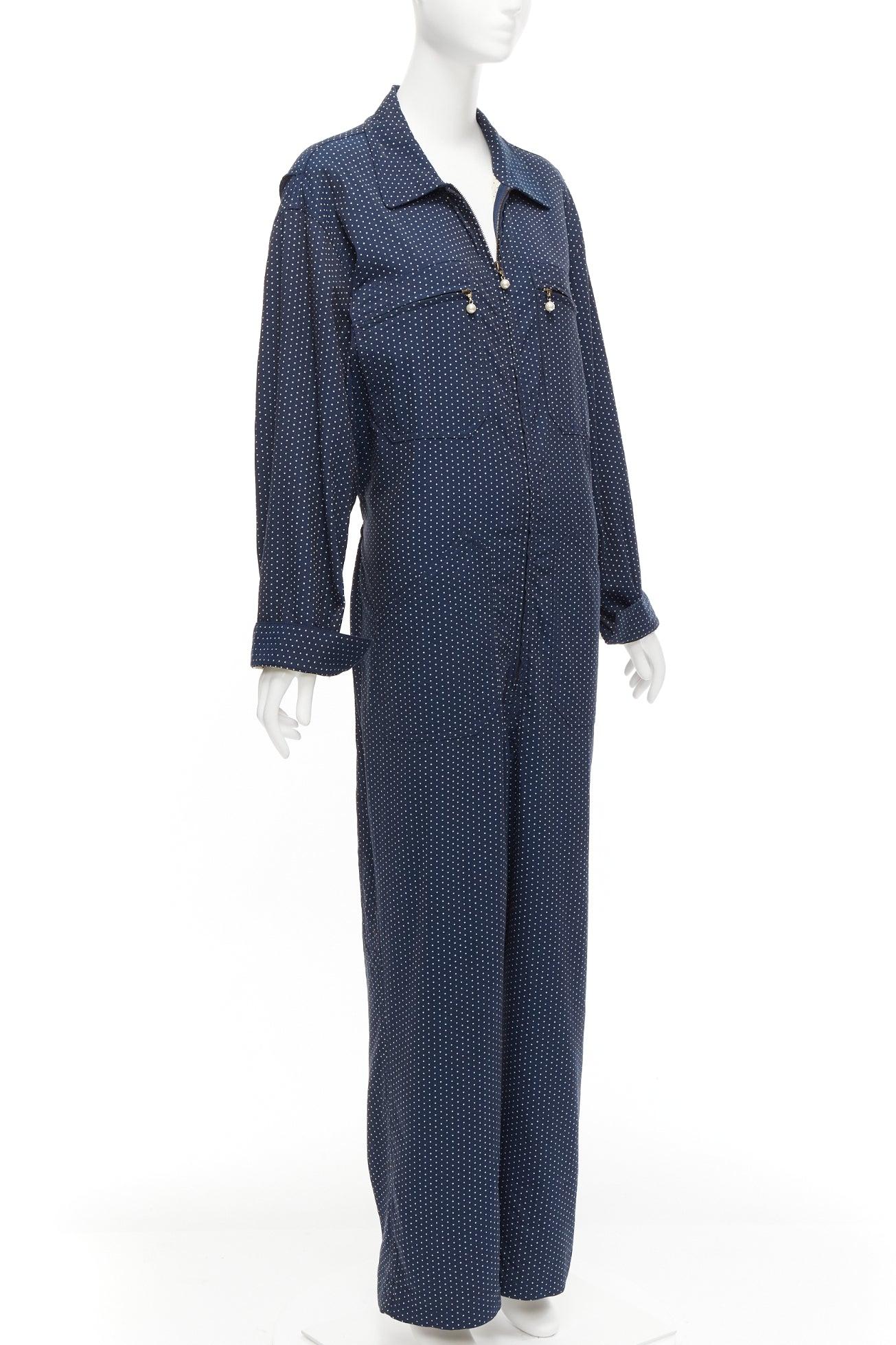 ROSIE ASSOULIN navy white polka dot pearl zip big pockets wide boiler jumpsuit S
Reference: NKLL/A00037
Brand: Rosie Assoulin
Material: Cotton, Blend
Color: Navy, White
Pattern: Polka Dot
Closure: Zip
Extra Details: Front zip. Elasticated waist at