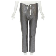 ROSIE ASSOULIN - Pantalon court effilé en soie métallisée scintillante argentée XS