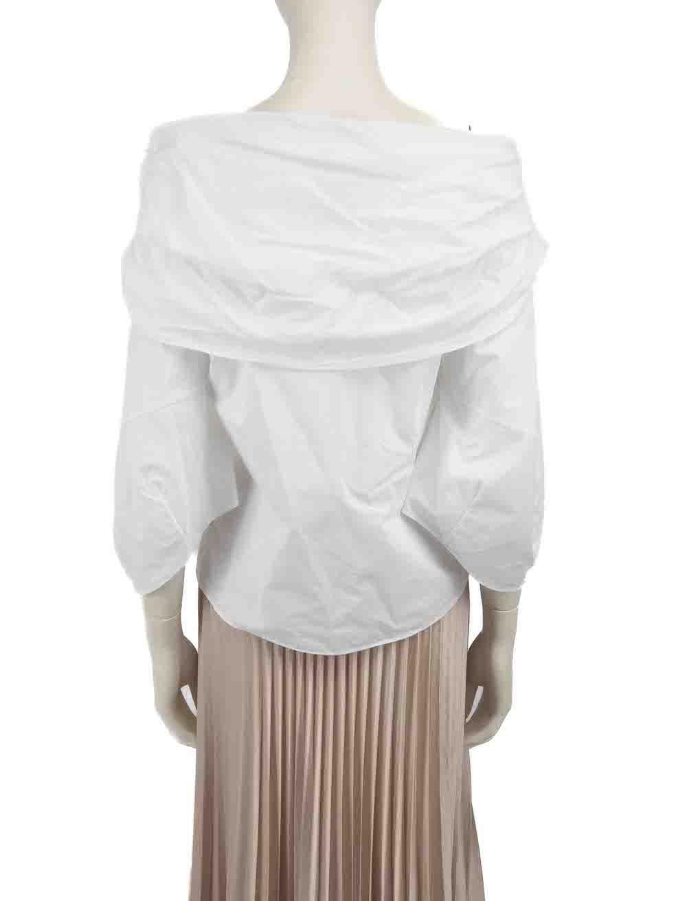 Rosie Assoulin Weißes schulterfreies Oberteil mit mittleren Ärmeln Größe M im Zustand „Gut“ im Angebot in London, GB