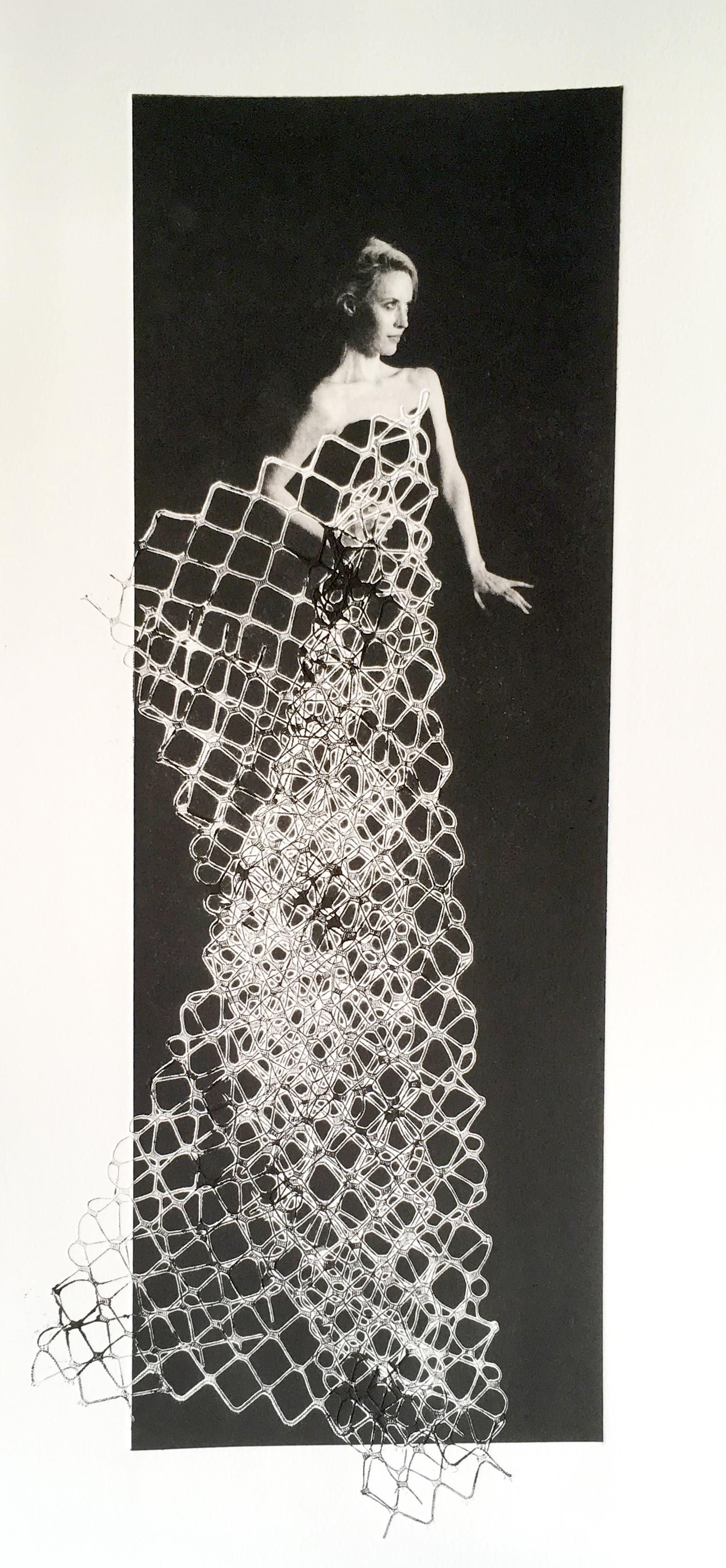 Moda di Rosie Emerson, Fotografia analogica in bianco e nero, figura femminile glam