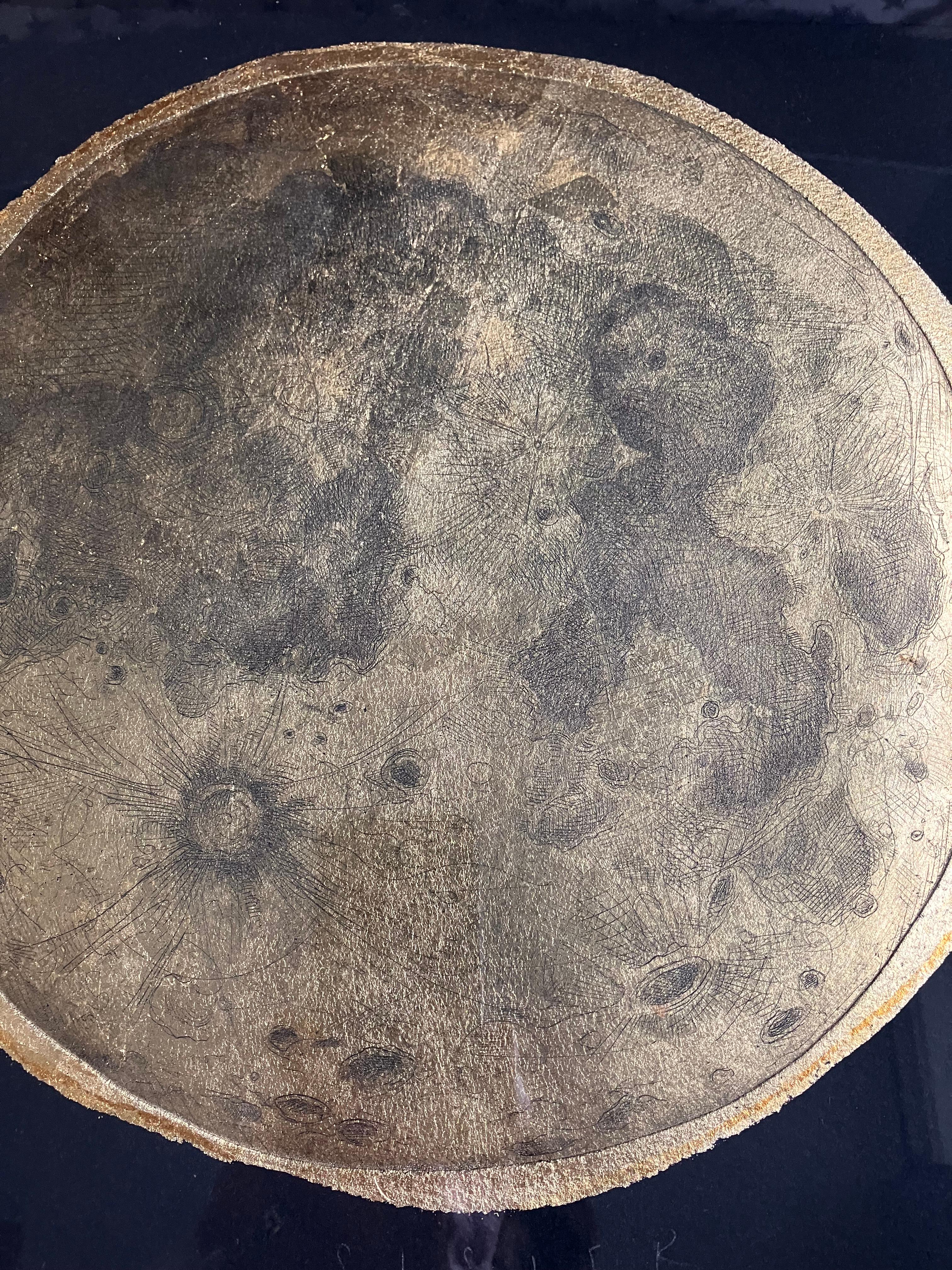 Hermana,  Un retrato de la Luna' , Aguafuerte firmado c2021 - Print Realista de Rosie McLay