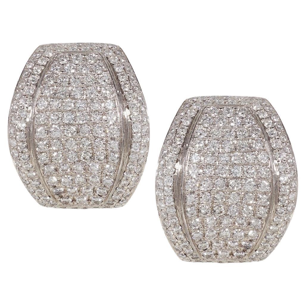 Diamond Drop Earrings set in Platinum For Sale