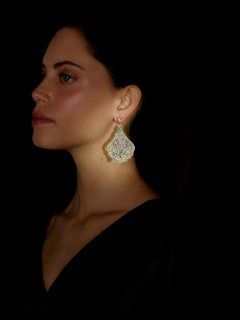 Rosior Lange Ohrringe aus geschnitzter Jade in Gelbgold