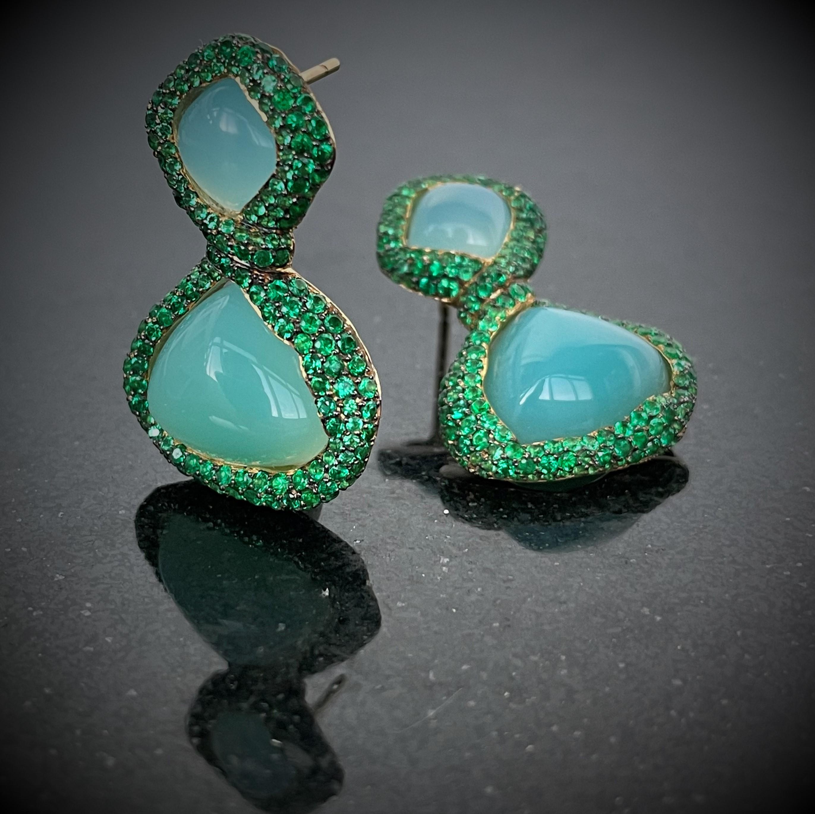 Contemporary Rosior one-off Chalcedony and Emerald Drop Earrings set in Yellow Gold