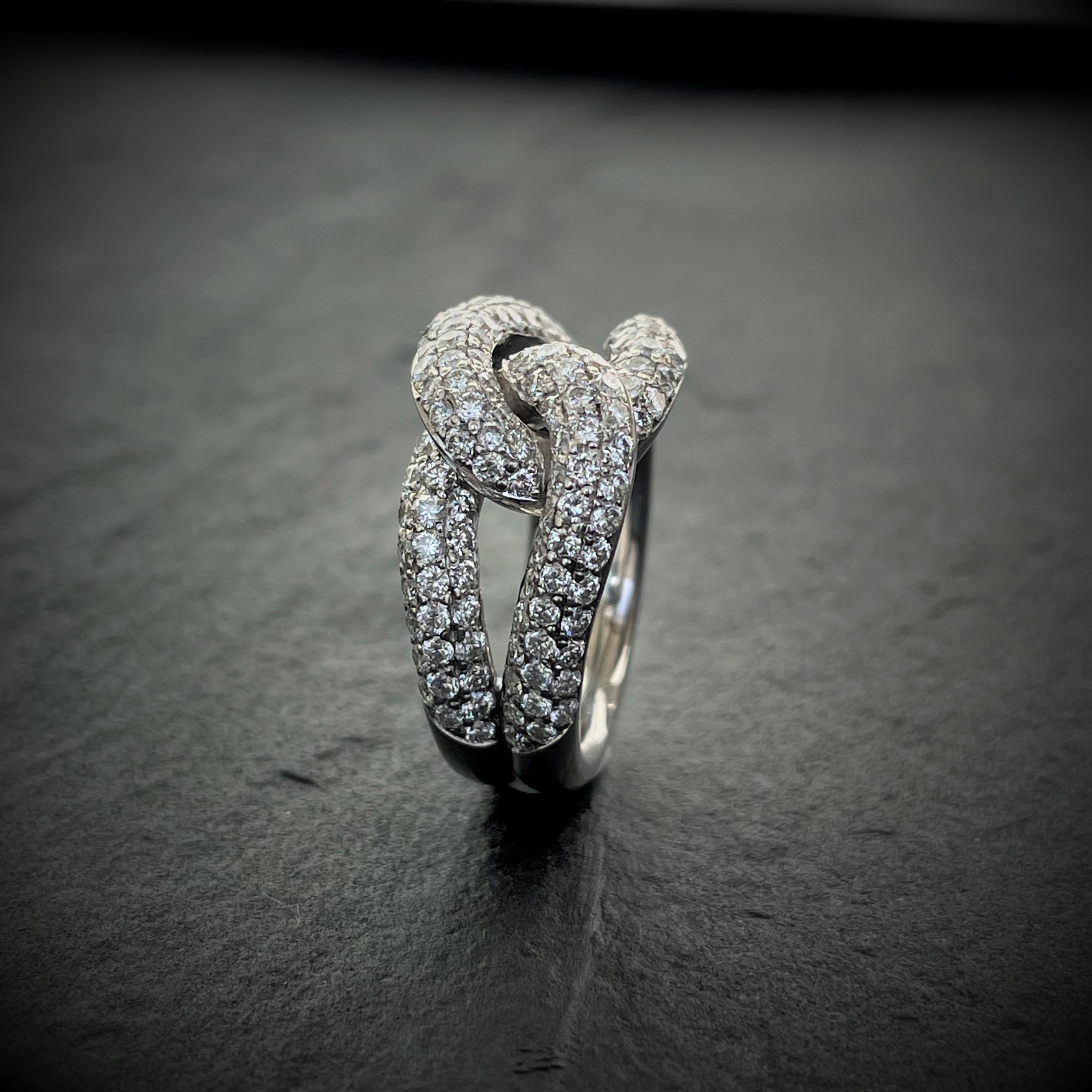 Women's or Men's Contemporary Diamond Ring set in White Gold For Sale