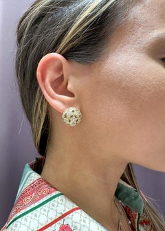 Pendientes de gota contemporáneos engastados en oro amarillo con diamantes