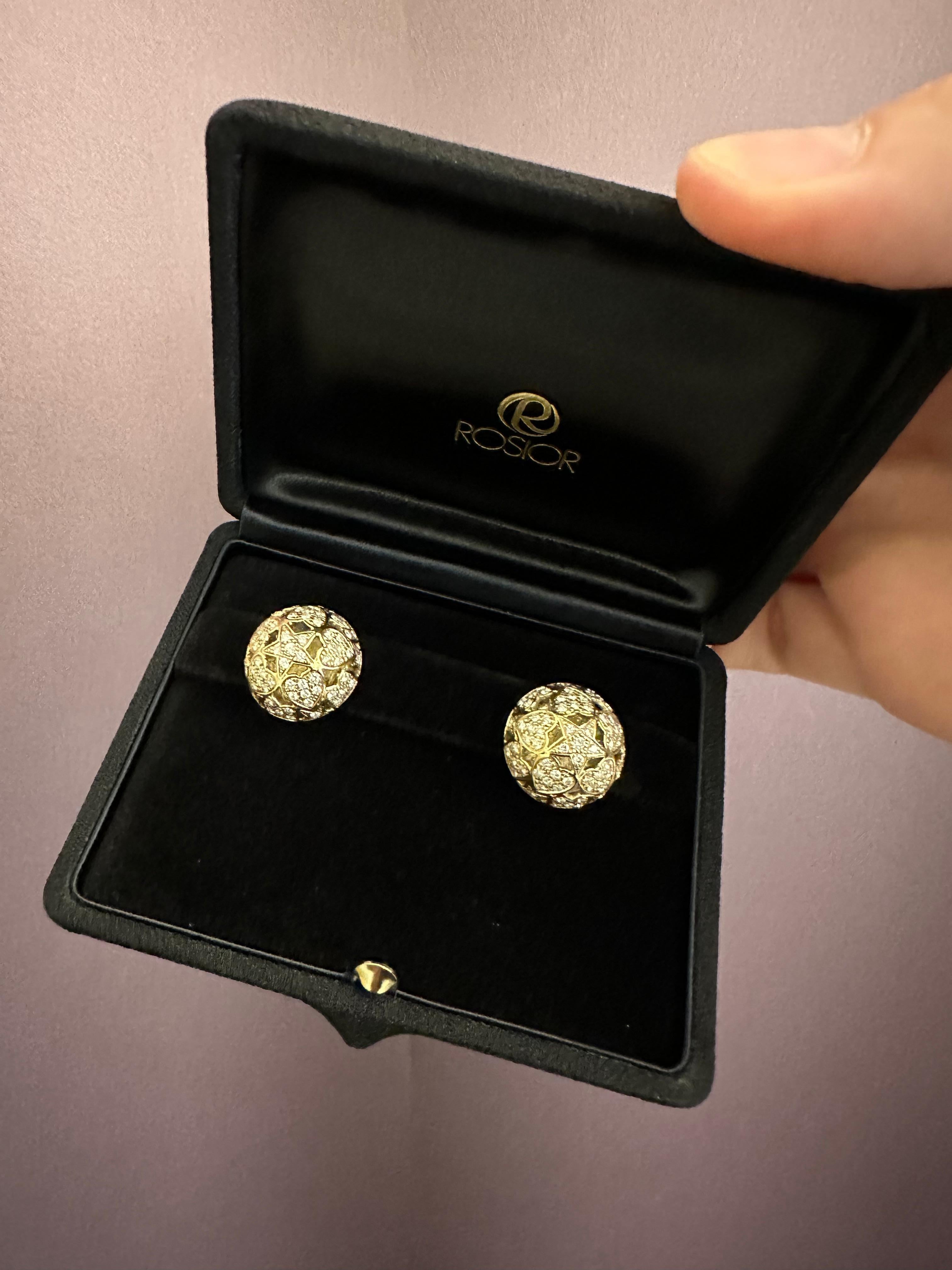 Women's or Men's Contemporary Drop Earrings Set in Yellow Gold with Diamonds For Sale