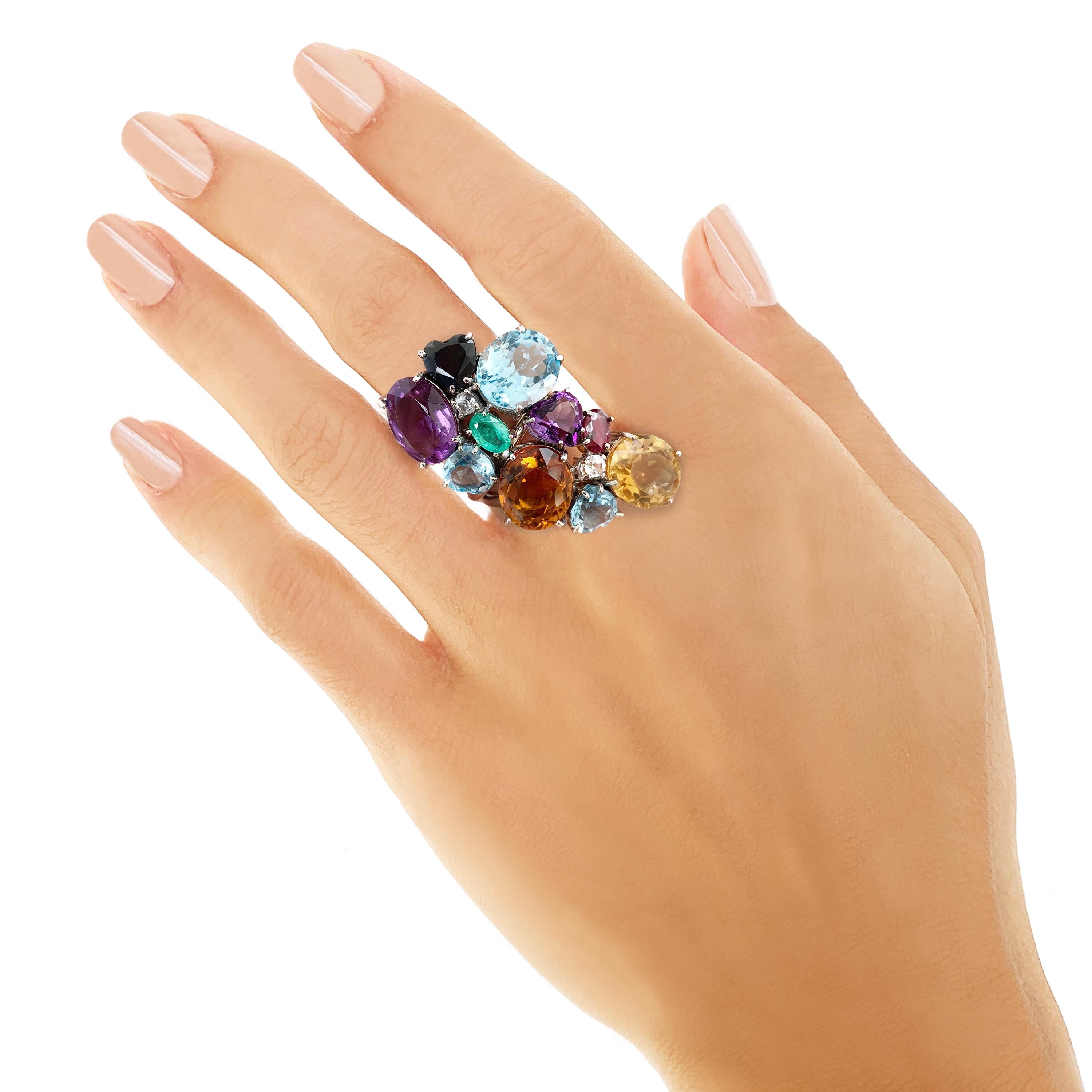 Rosior Contemporary Ring Manufactured in 19,2k White Gold and setted with:
- 1 Amethyst with 3,10ct
- 1 Amethyst with 1,90ct,
- 2 