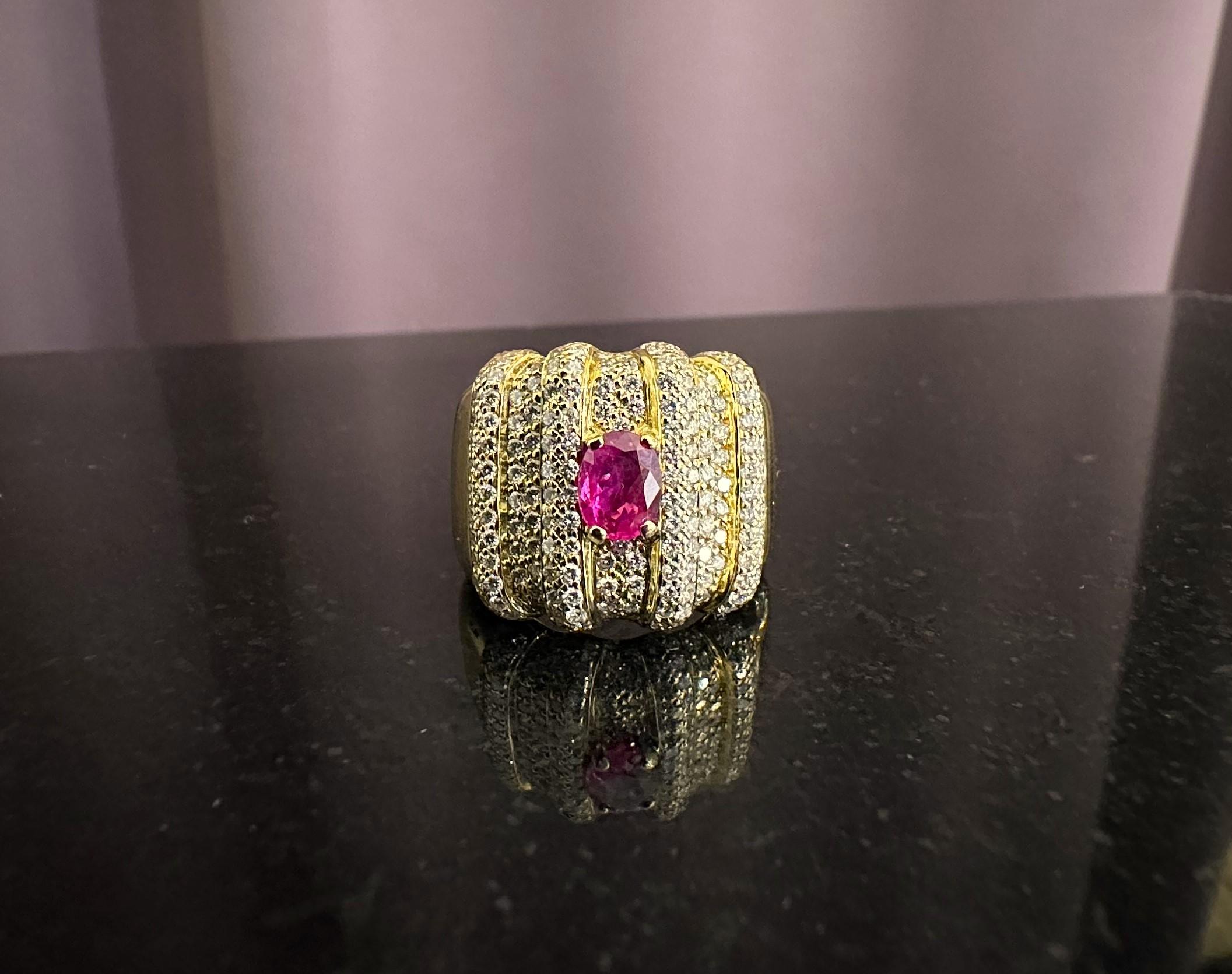 Ruby and Diamond Cocktail Ring set in Yellow Gold In New Condition For Sale In Porto, PT
