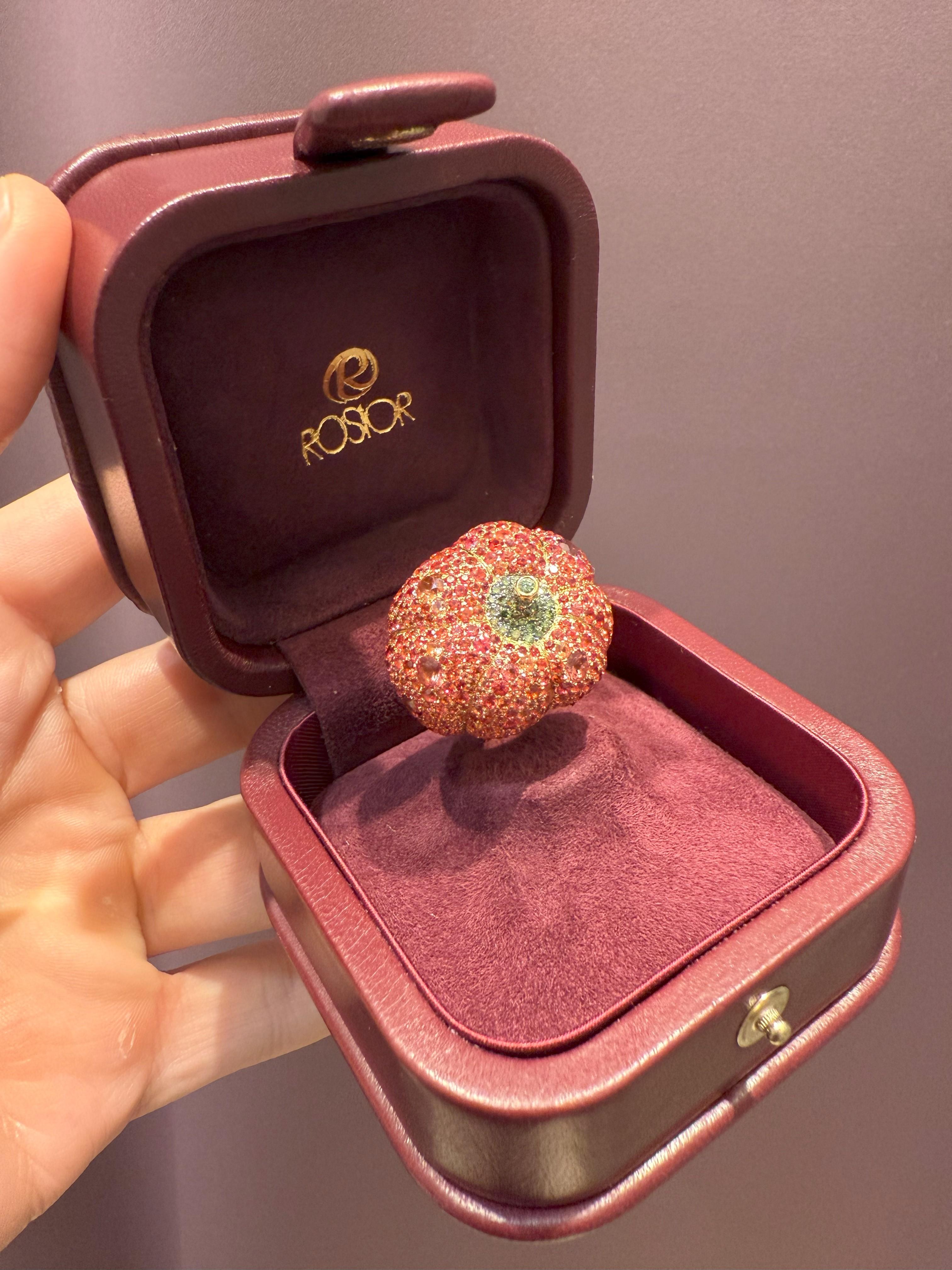 Rosior Bague cocktail « Pumpkin » en or jaune sertie de diamants et de saphirs Neuf - En vente à Porto, PT