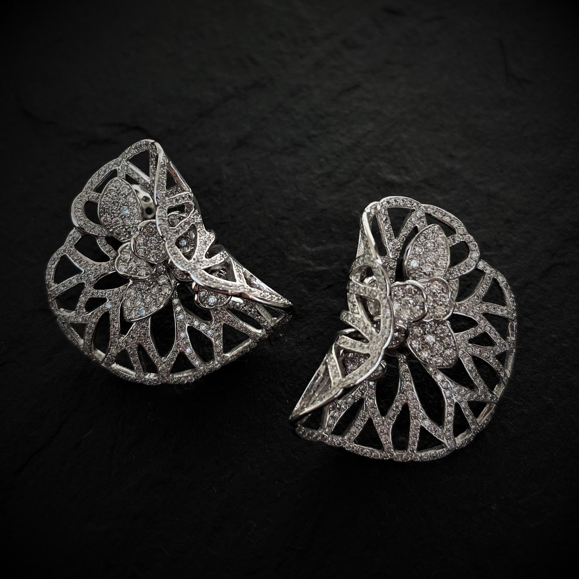 Round Cut Rosior one-off Diamond Drop Earrings set in White Gold