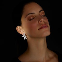 Orecchini a goccia con diamante "Bow" di Rosior in oro bianco