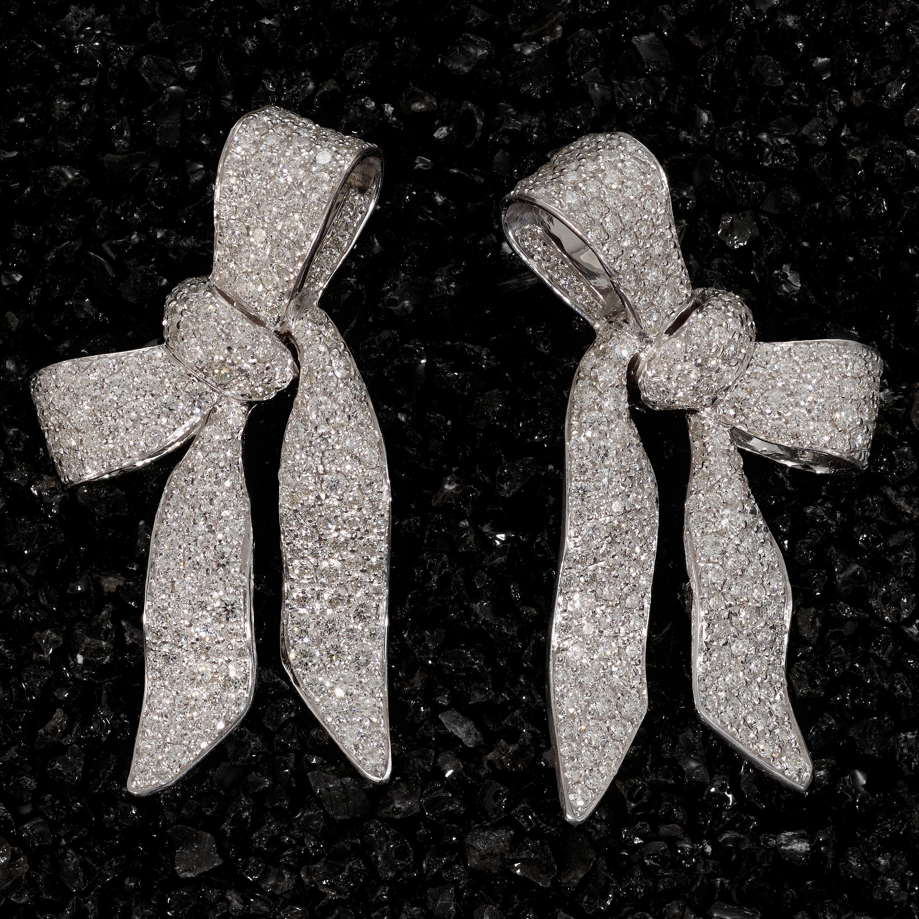 Rosior Diamant-Tropfen-Ohrringe „Bow“ aus Weißgold mit Diamanten (Zeitgenössisch) im Angebot