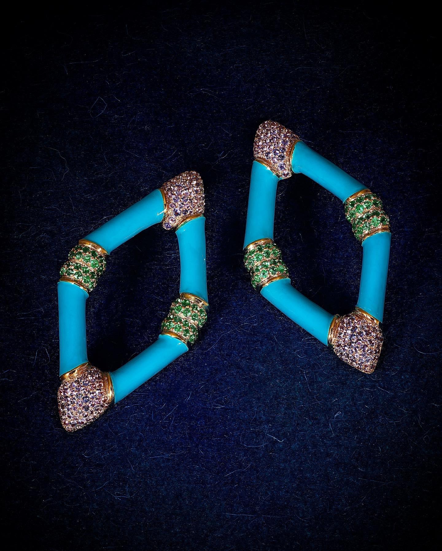 Contemporary Emerald and Sapphire Drop Earrings set in Gold and Ceramic   For Sale