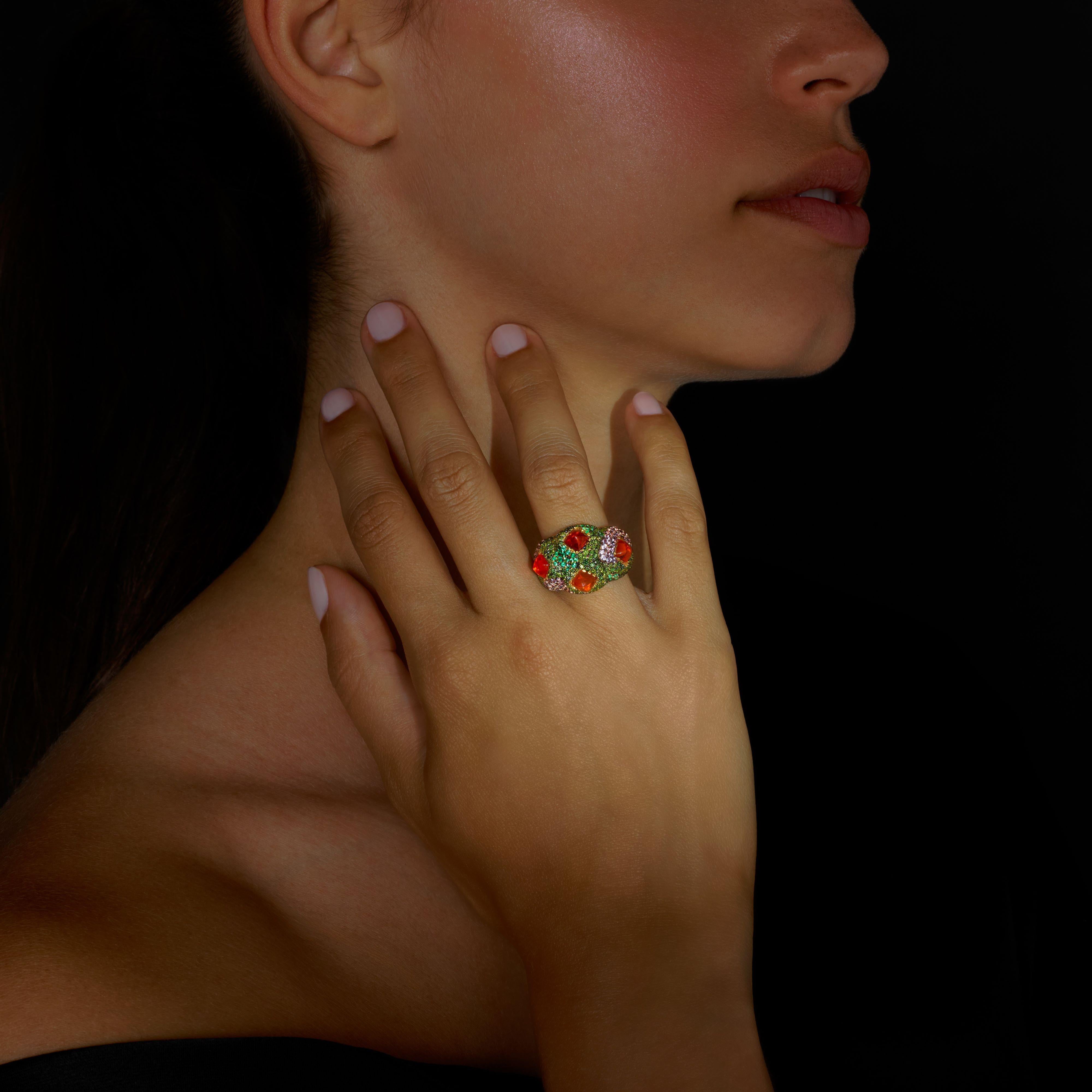 A Rosior Yellow Gold Cocktail Ring set with:
- 4 