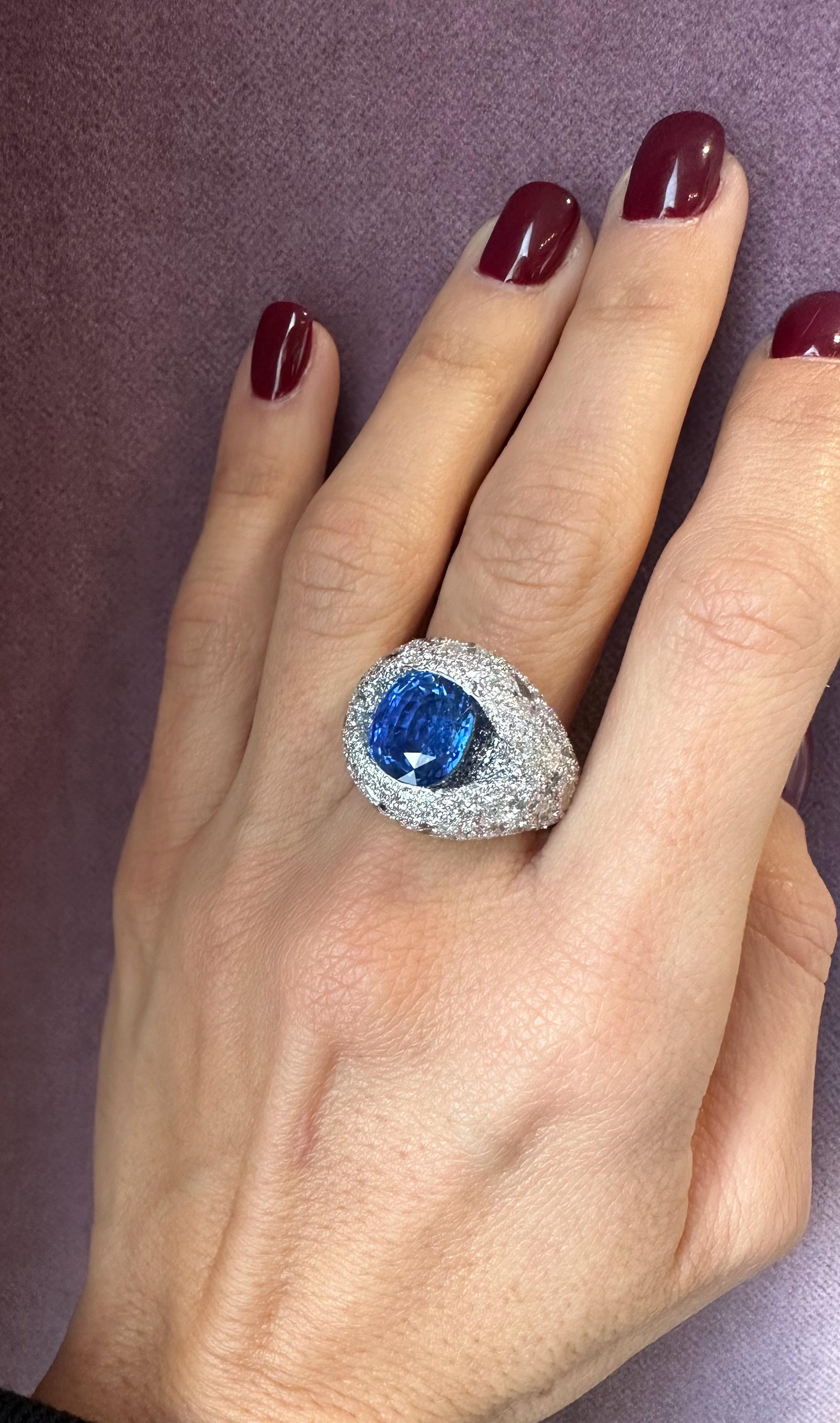 Rosior Contemporary Cocktail Ring set in White Gold with:
- 1 Cushion Cut Intense to Vivid Blue Sapphire with 7.03 ct, certified by GRS (Gemresearch Swisslab) as a non heated 