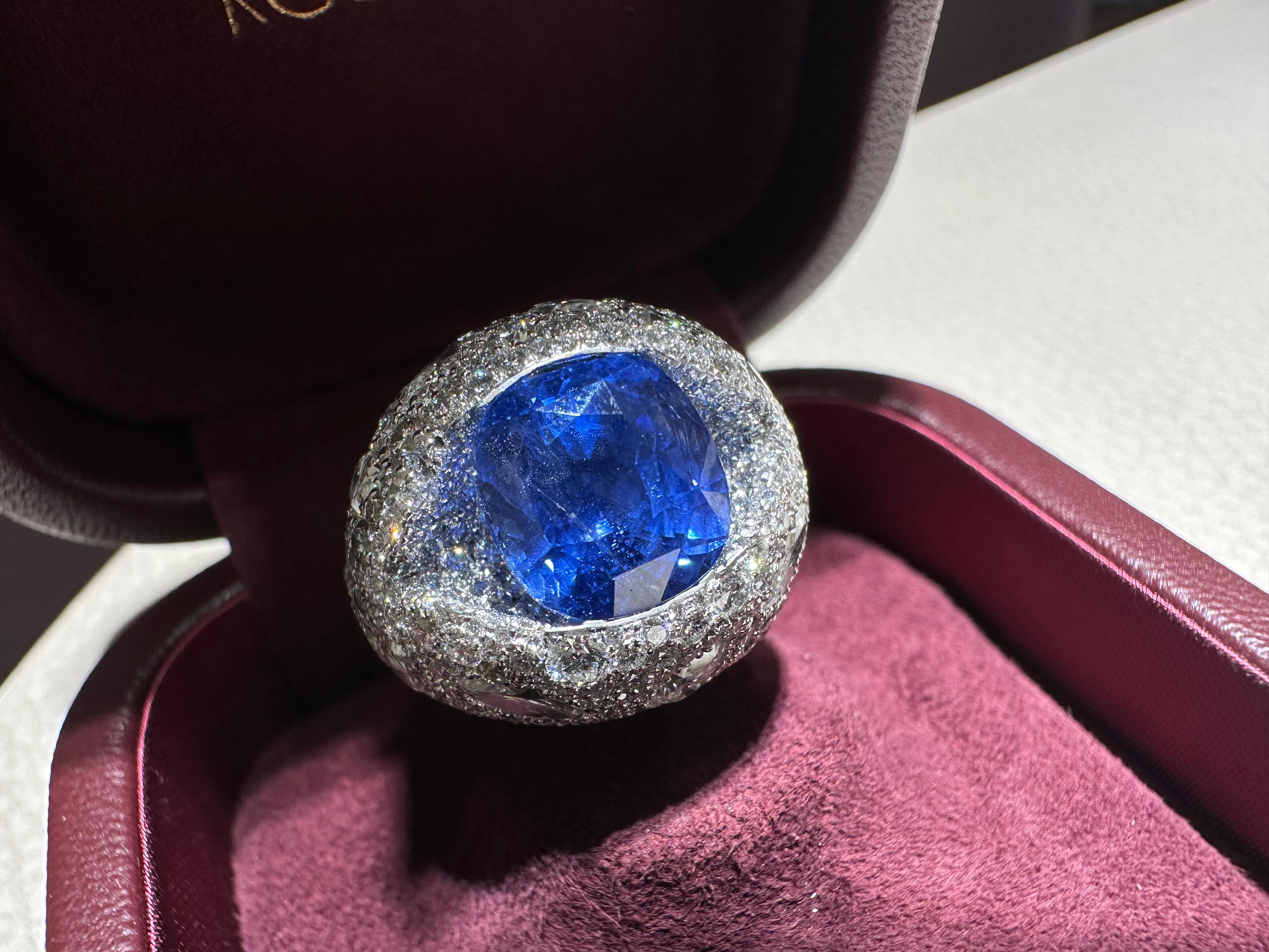 Rosior GRS Certified 7.03 ct Royal Blue Sapphire and Diamond Cocktail Ring   In New Condition In Porto, PT