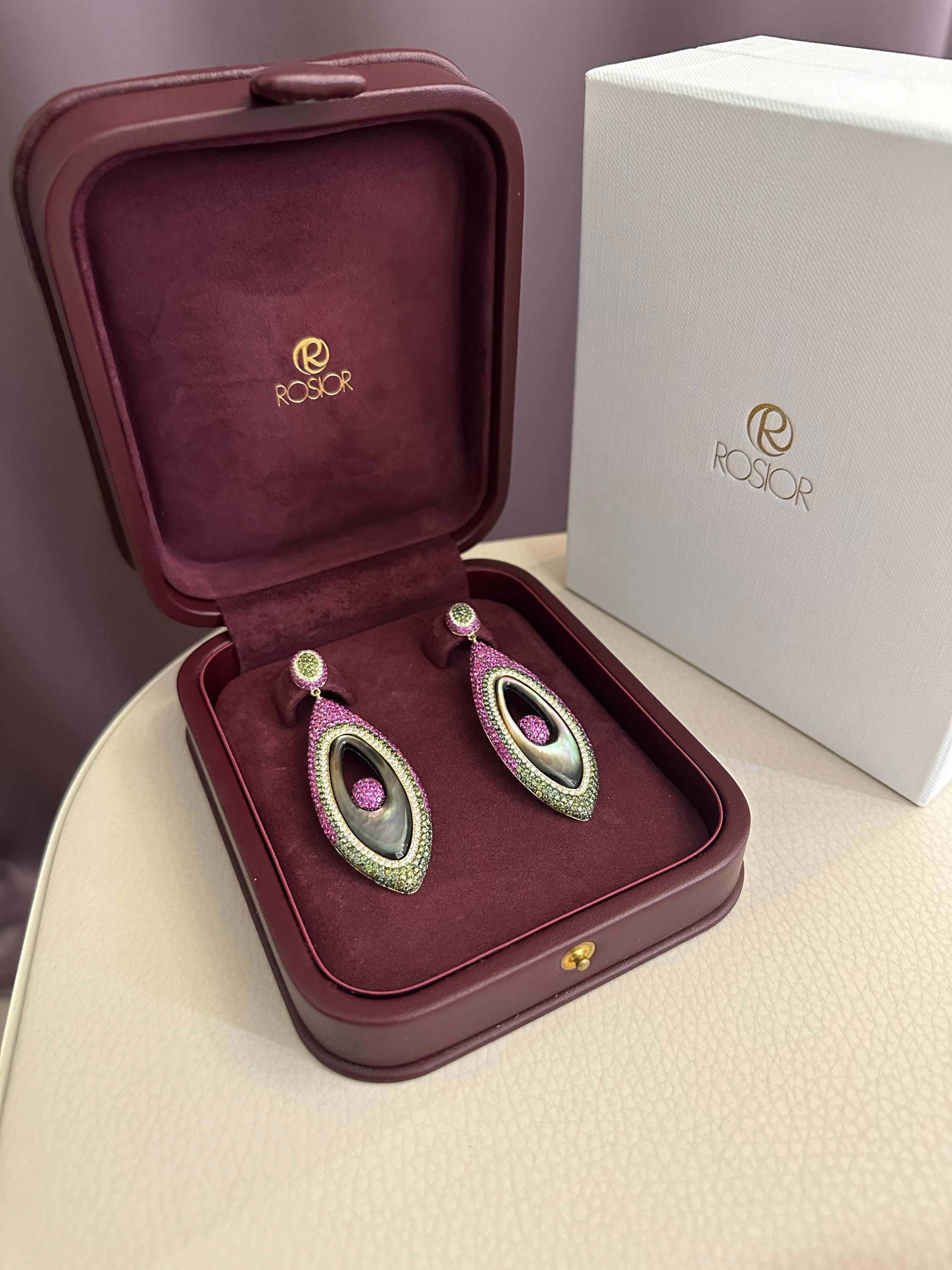 Lange Perlmutt-Ohrringe von Rosior mit Saphiren und Diamanten besetzt  für Damen oder Herren im Angebot