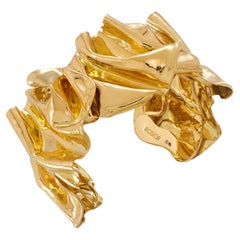 Rosior Brazalete único cincelado a mano en oro amarillo