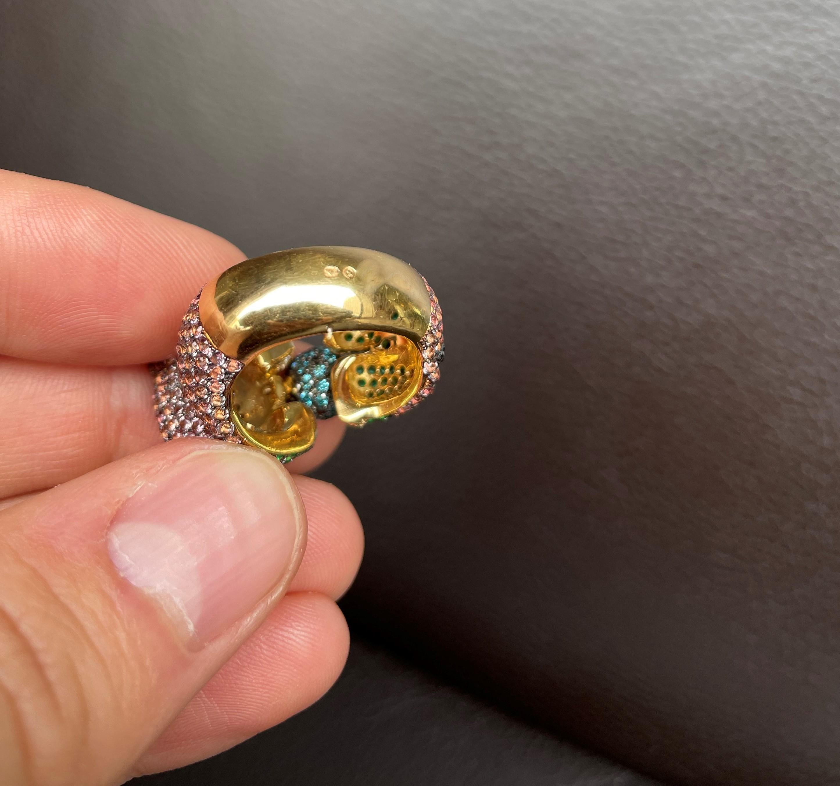 Rosior Bague cocktail unique « Baby Bear » en or jaune et pierres précieuses multicolores Unisexe en vente