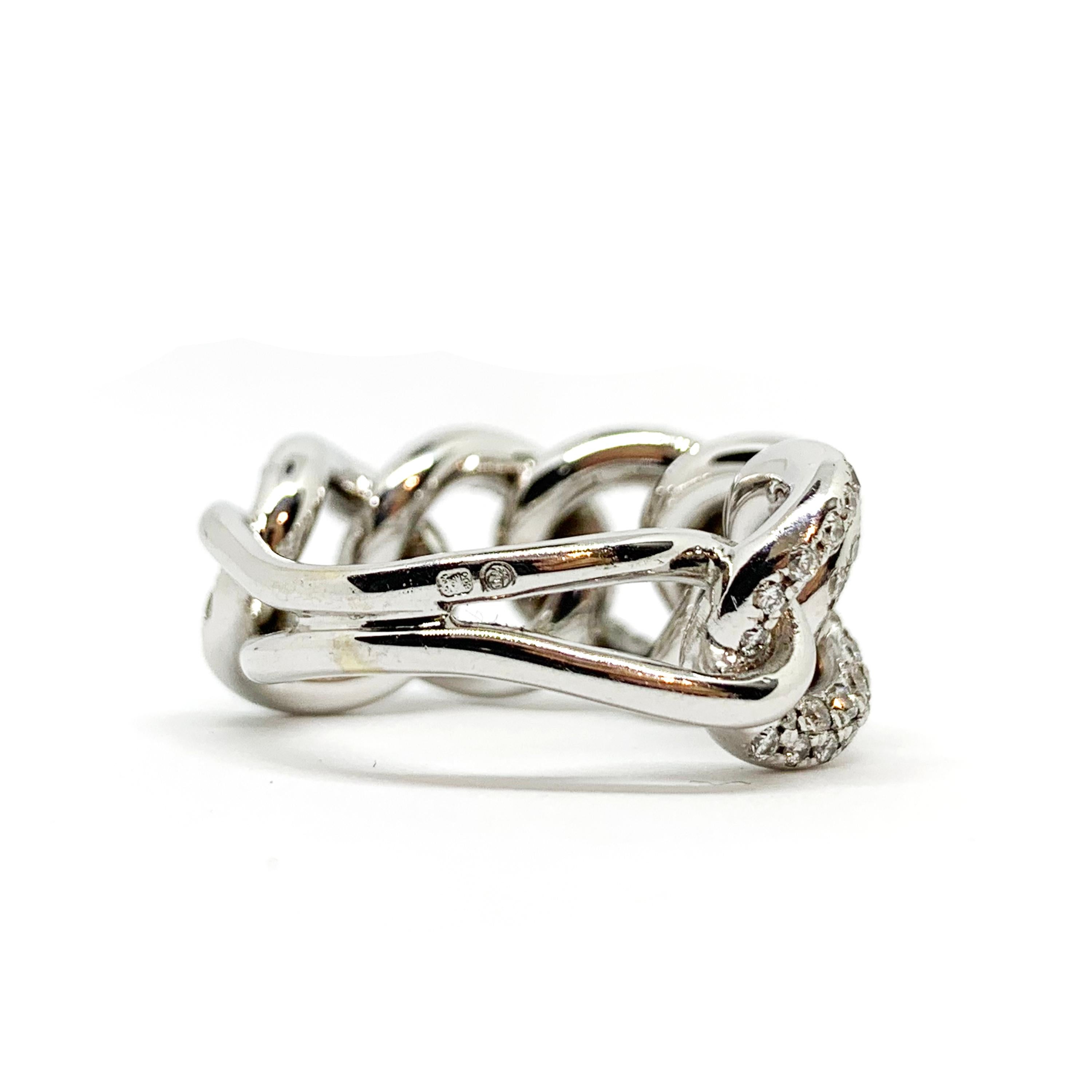 Contemporary Diamond Link Ring set in White Gold For Sale