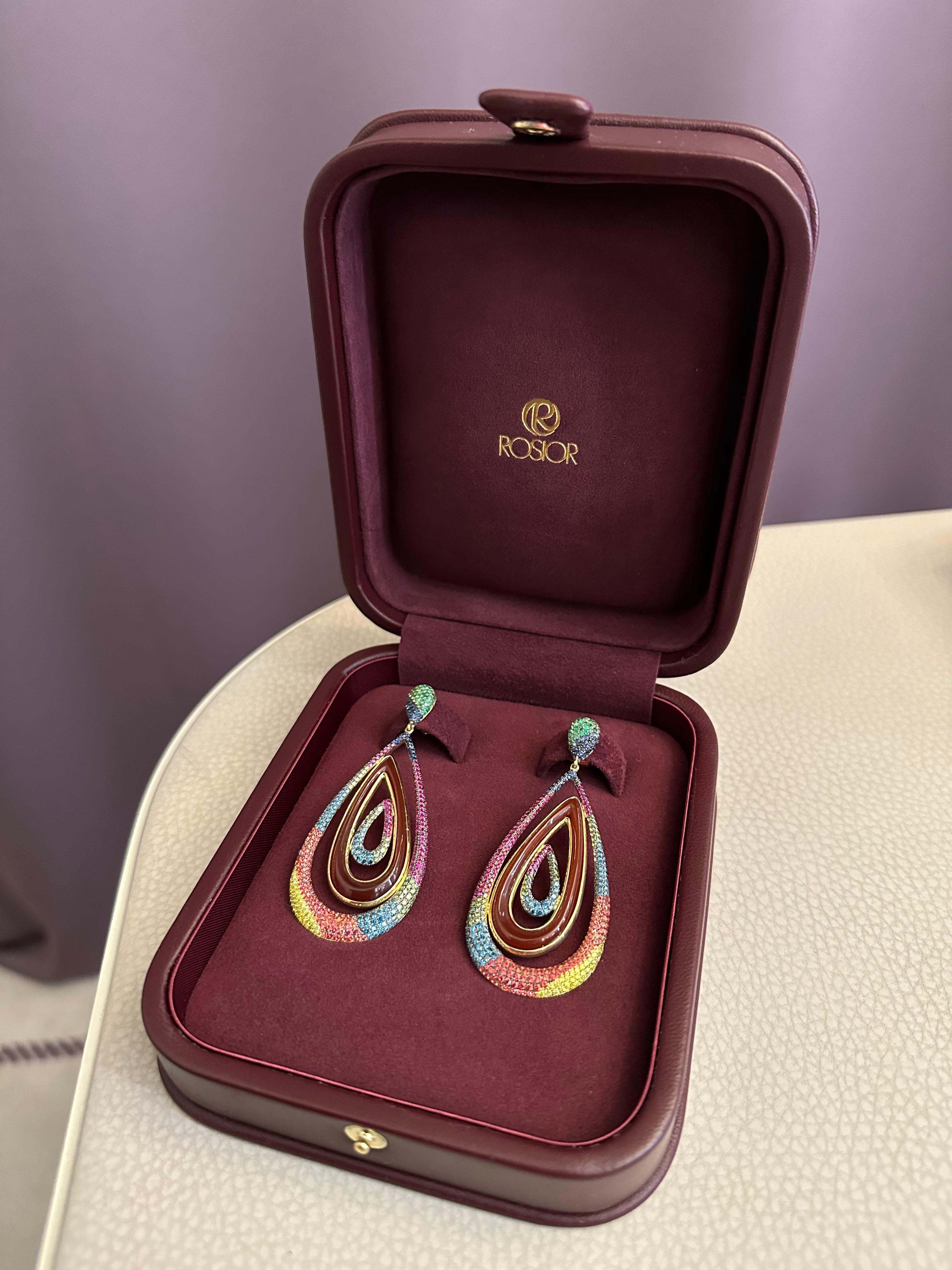 Red Agate, Sapphire, Emerald and Diamond Pear Drop Earrings set in Yellow Gold In New Condition For Sale In Porto, PT