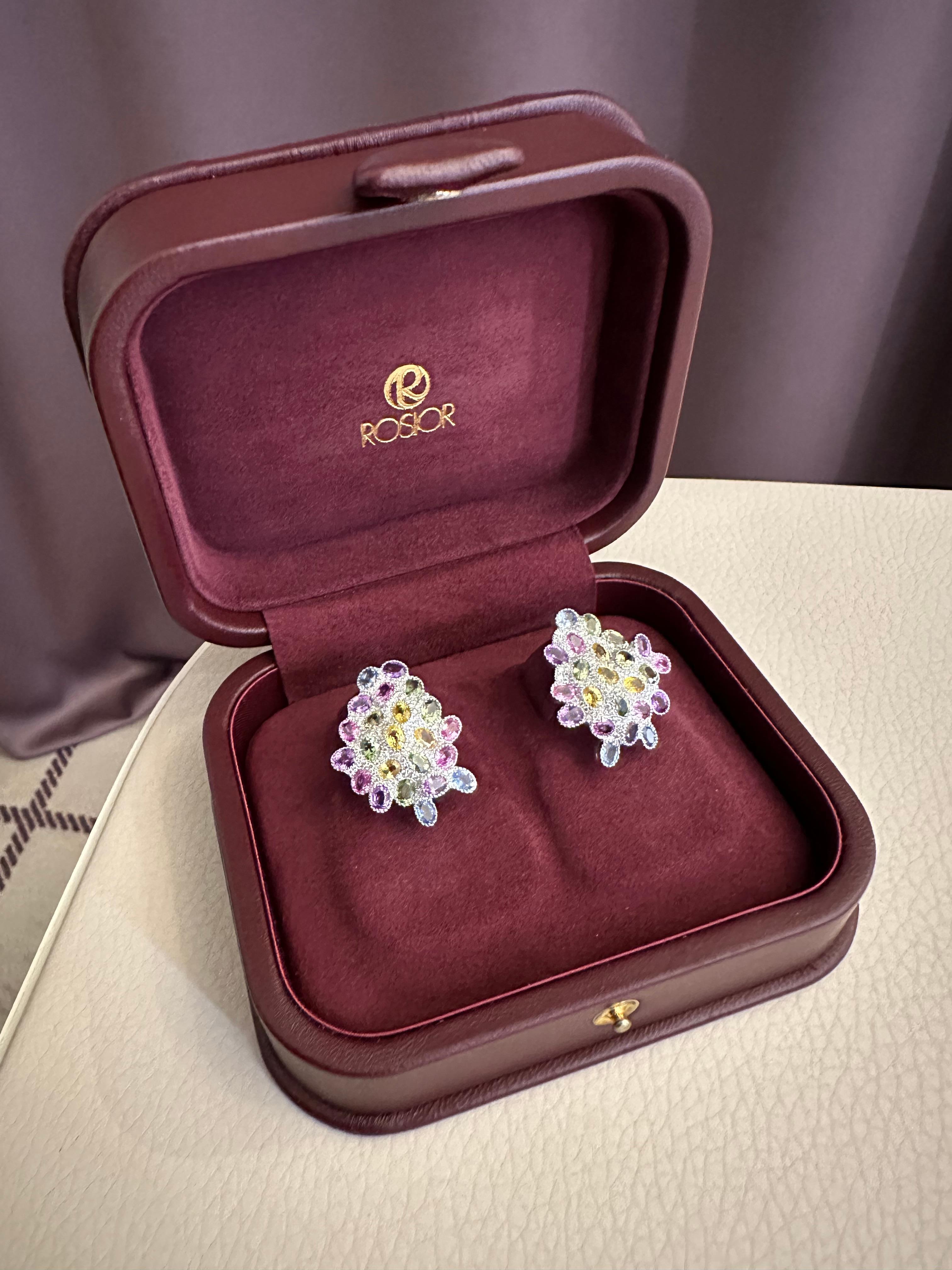 Rosior Boucles d'oreilles pendantes en or blanc serties de saphirs et de diamants de taille ovale Unisexe en vente
