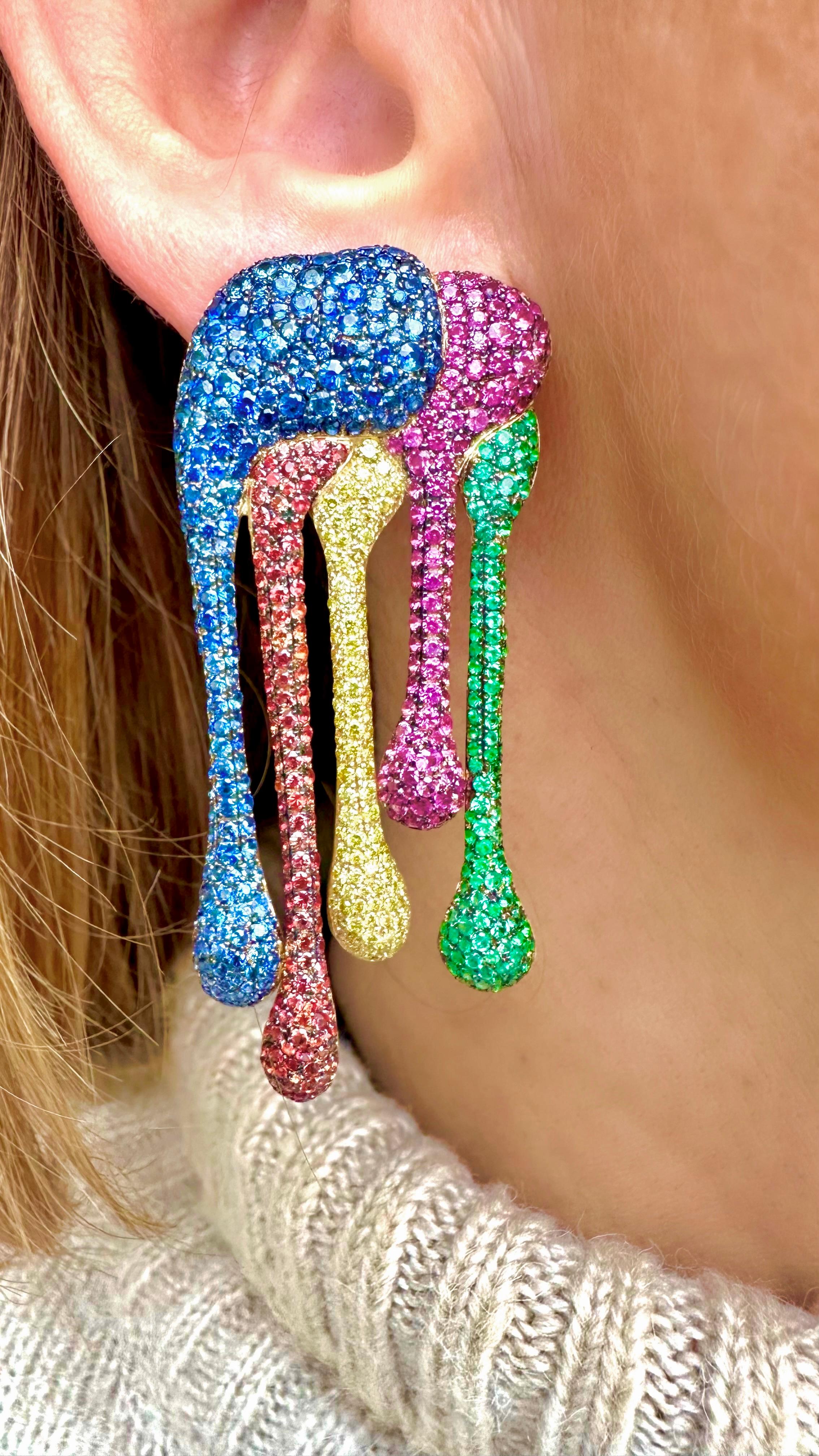 Contemporain Longues boucles d'oreilles Rosior « Paint Drops » serties de diamants, saphirs et émeraudes