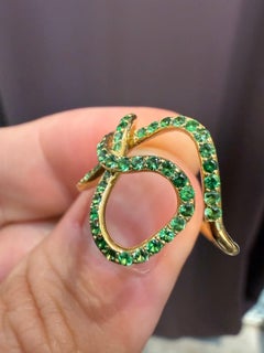 Anello da cocktail con granato tsavorite Rosior incastonato in oro giallo