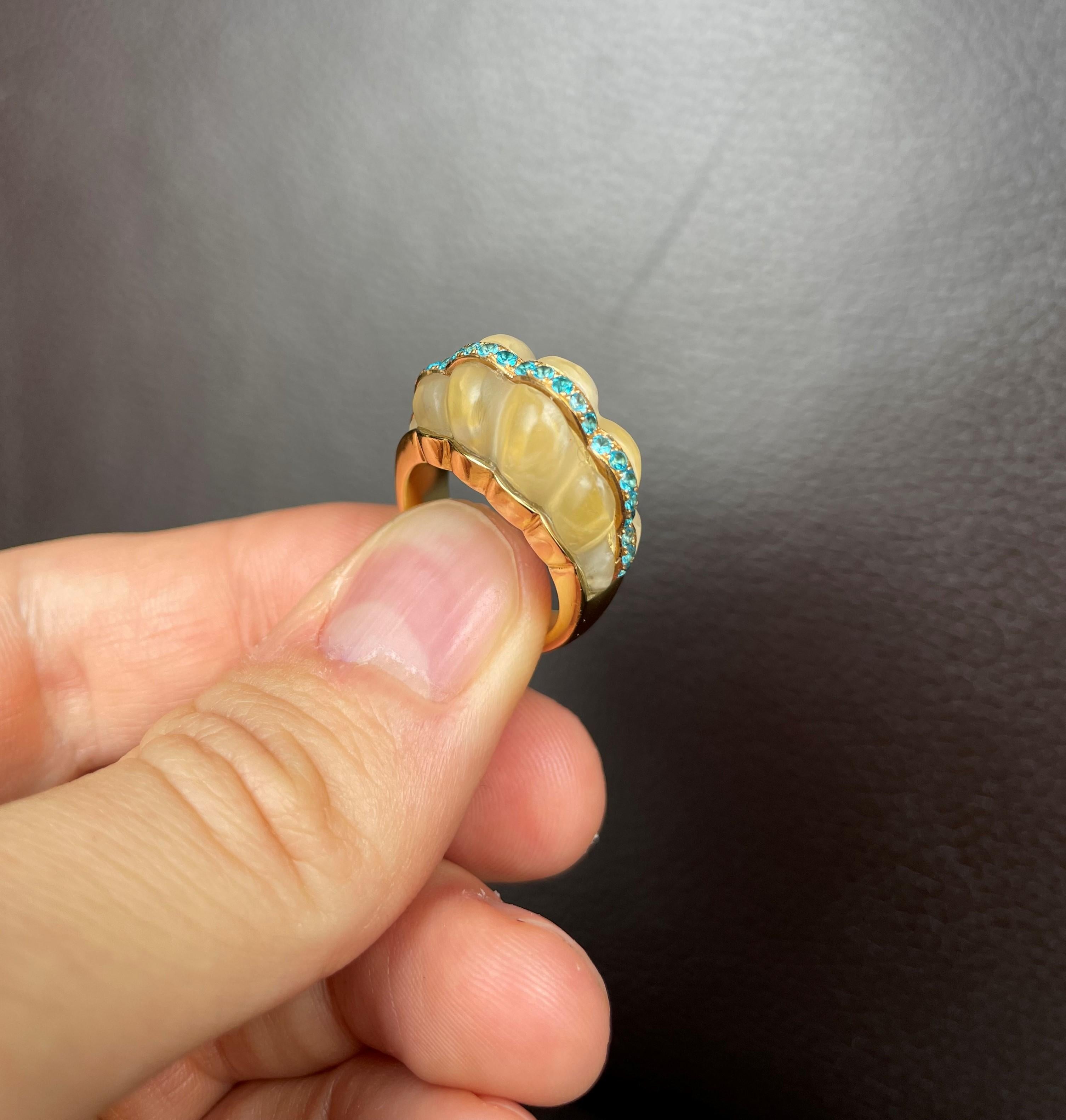 Women's or Men's Rosior Vintage Crystal Rock and Apatite Yellow Gold Cocktail Ring For Sale