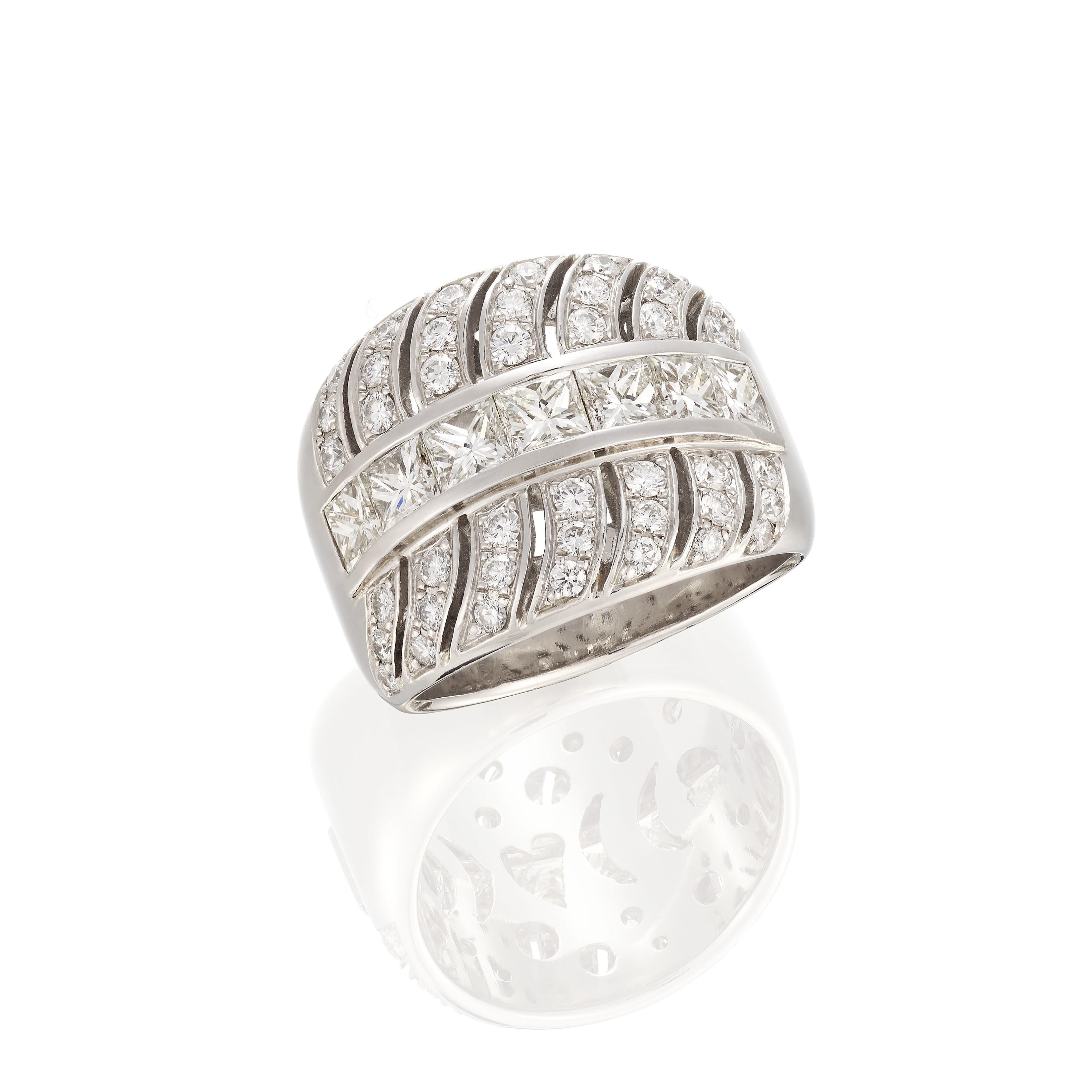 Contemporain Bague cocktail vintage sertie de diamants en platine en vente