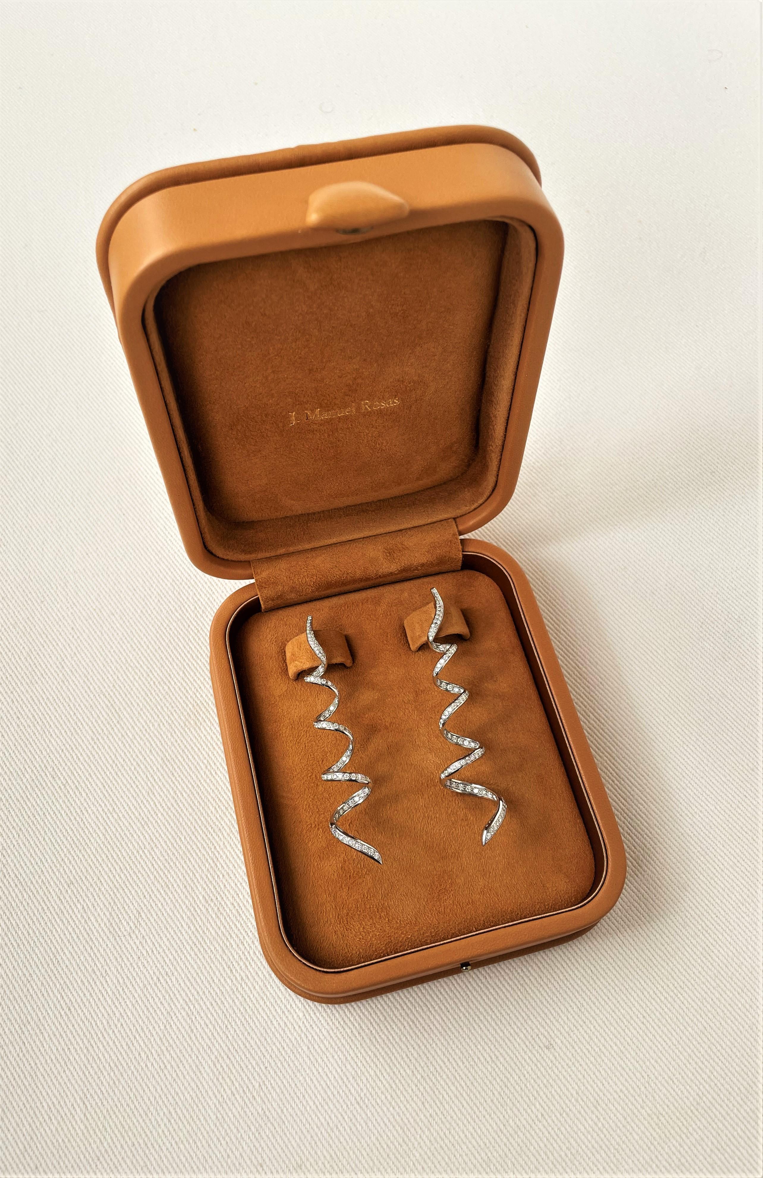 Contemporary Rosior one-off Long Diamond Dangle Earrings set in White Gold For Sale