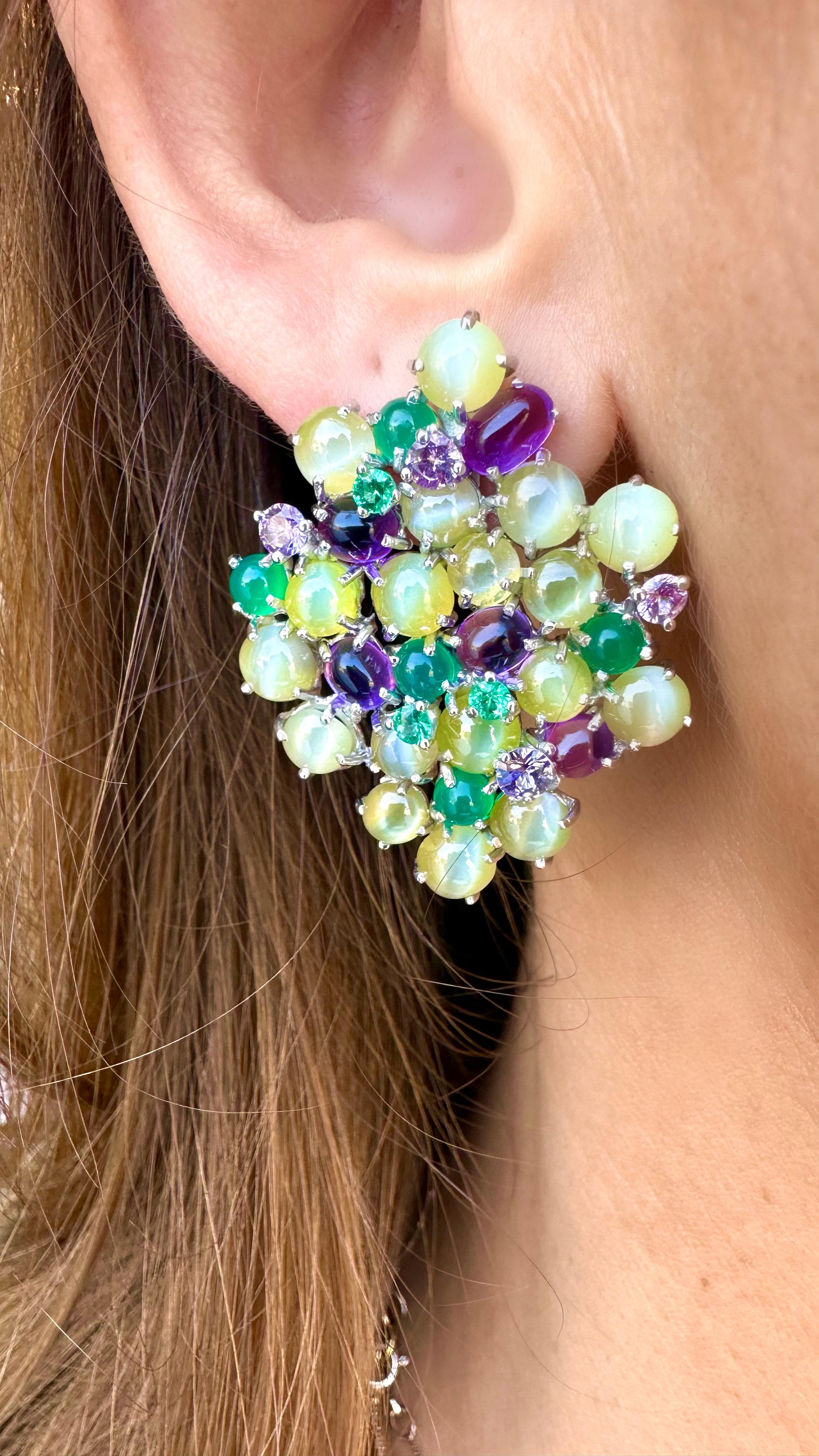 Rosior One-off Drop Earrings made in 19.2K White Gold and set with:
- 35 Crysoberyls weighing 24,91 ct, 
- 12 Agates weighing 3,26 ct, 
- 10 Amethysts weighing 4,09 ct,
- 8 Purple Sapphires weighing 1,24 ct 
- 7 Emeralds weighing 0,52 ct.
Weight in