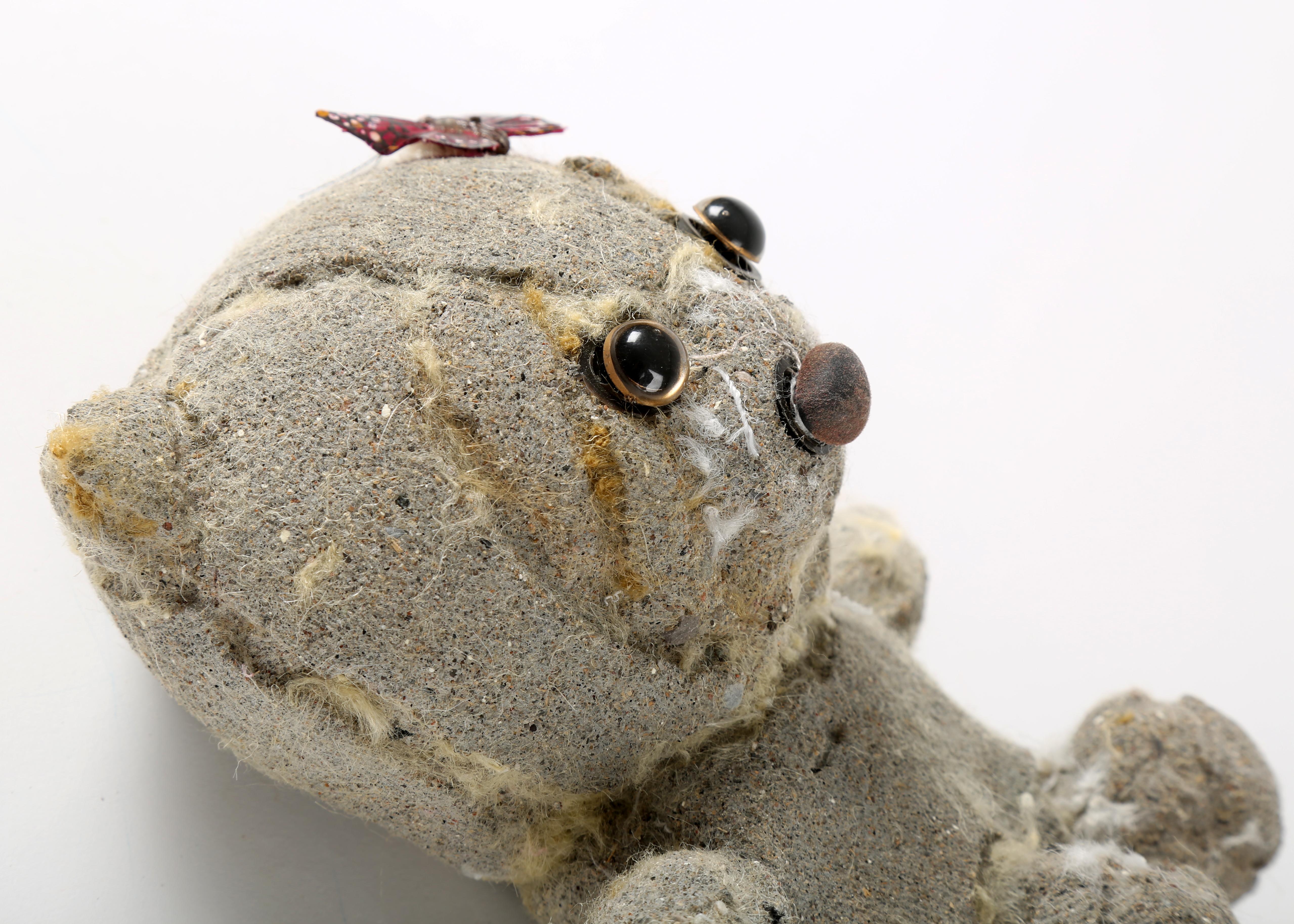 Ross Bonfanti
Mariposa, 2015
Hormigón, técnica mixta
10  x 16 1/4 x 2 1/2 pulgadas  (25,4 x 41,3 x 6,4 cm)