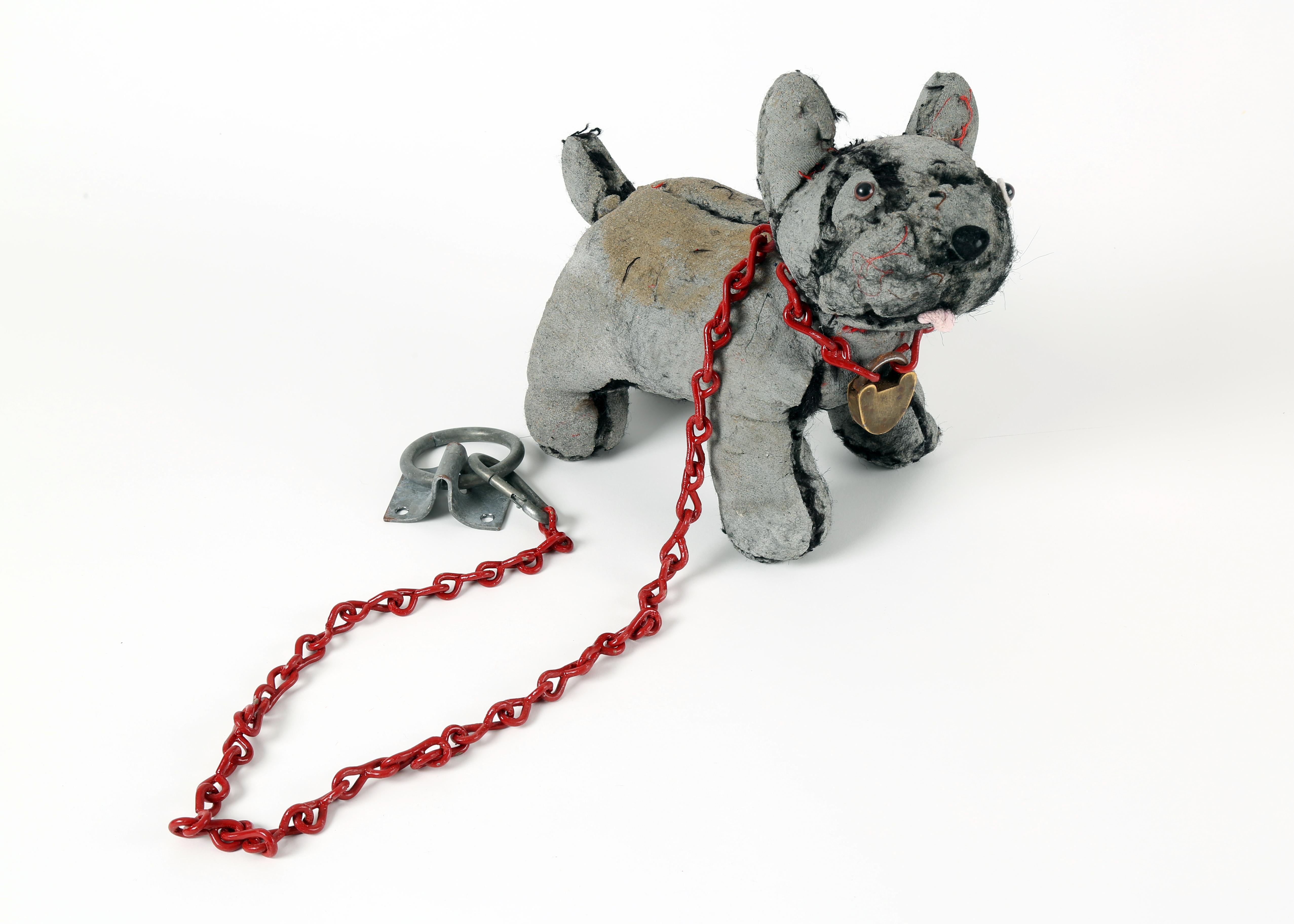 Ross Bonfanti
Terrier with Red Chain, 2015
Concrete, mixed media
9 1/2 x 11 x 5 1/4 inches  (24.1 x 27.9 x 13.3 cm)