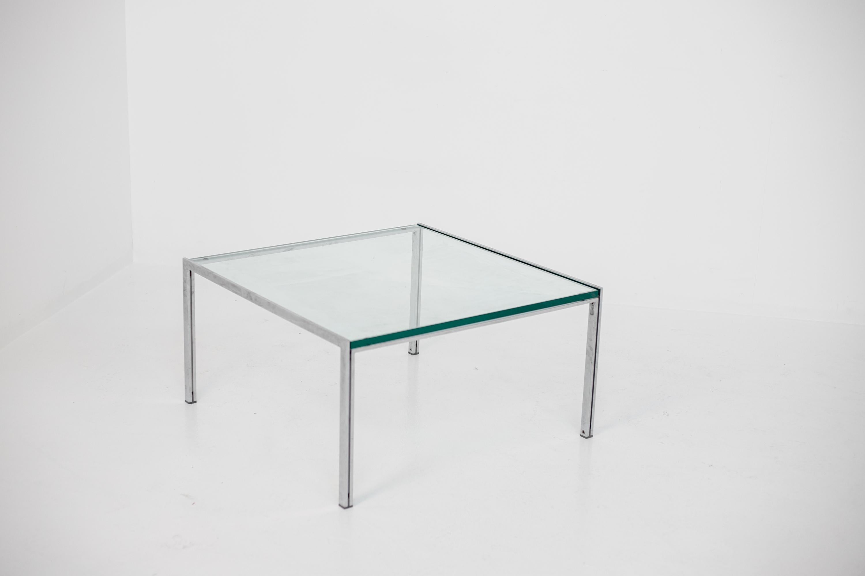 Coffee table from the 70's by Ross Little for ICF. The structure is made of steel with a square shape.
The top is made of 2 cm thick glass with a square shape. The coffee table is ideal as a side table or as a coffee table for modern and minimalist