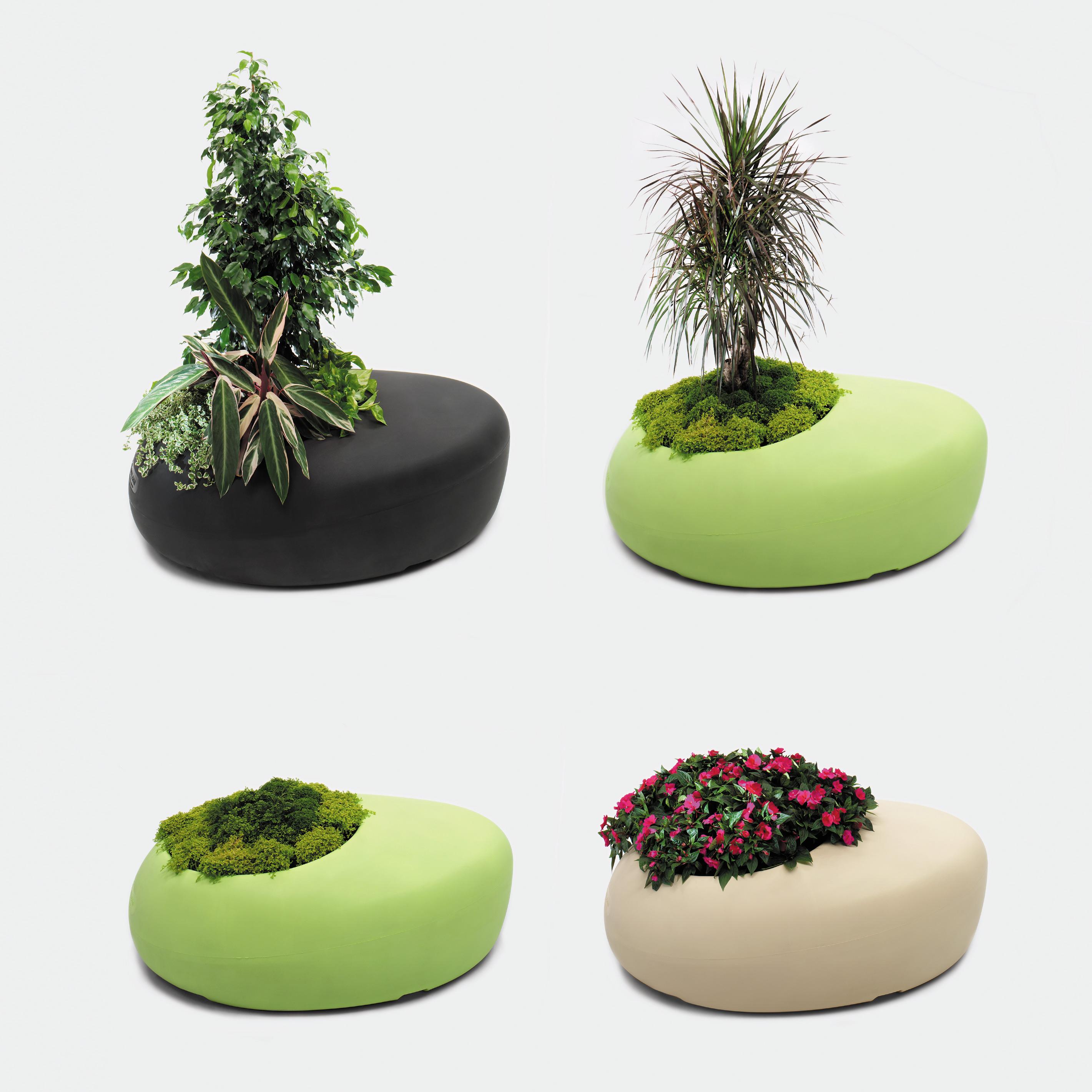 Love planter is made from rotation-moulded polyethylene, a 100% waterproof material that is dyed during the manufacturing process to give suggest an infinite spectrum of attractive colors (to the client’s own specifications, subject to the number of