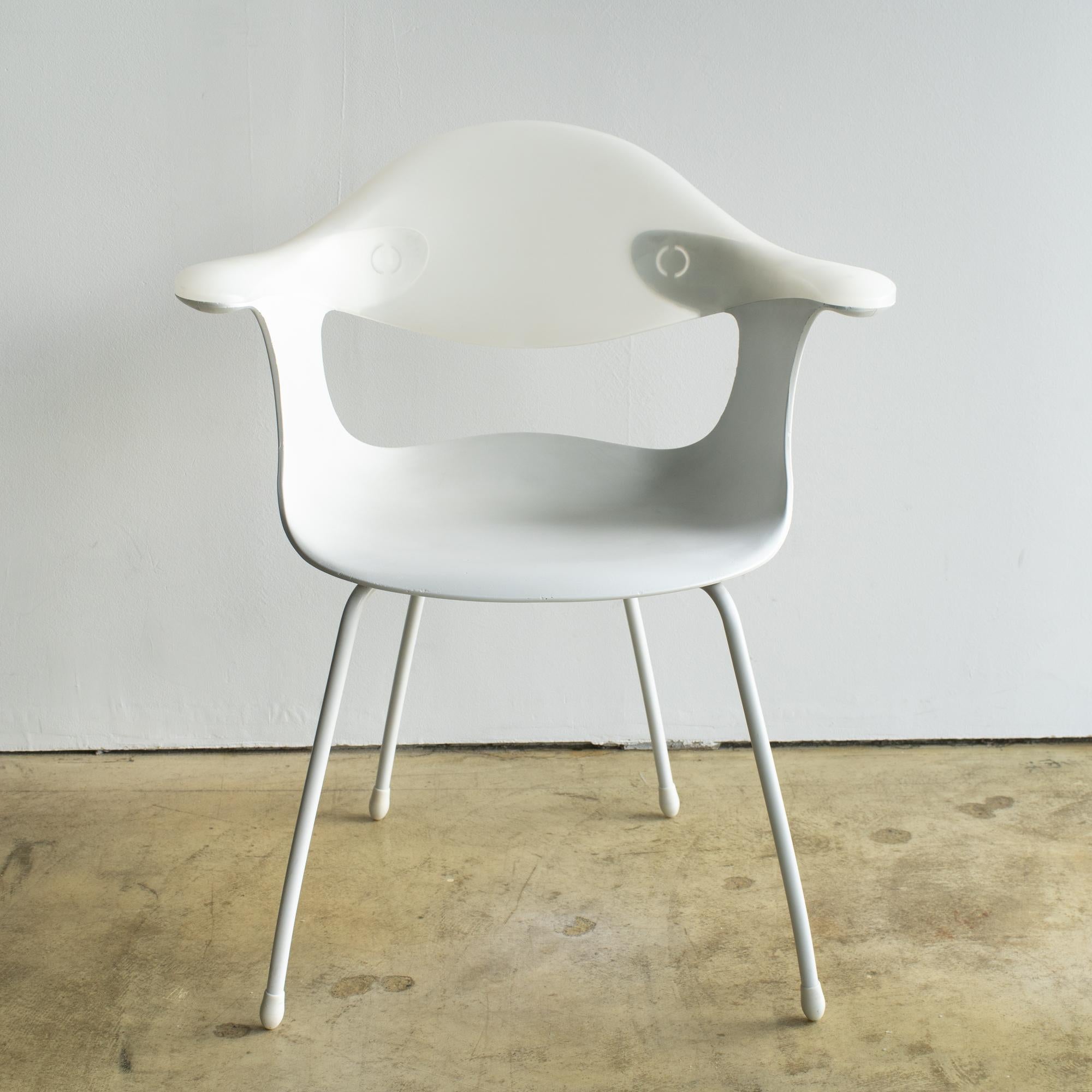 Chaise combinée blanche et transparente.  Ross Lovegrove l'a conçu en 1996 pour Driade. 
Cette chaise a été redessinée par Ross Lovegrove à partir de la chaise DAF de George Nelson. Chaise très emblématique de la période de design iCon. 
Nous avons