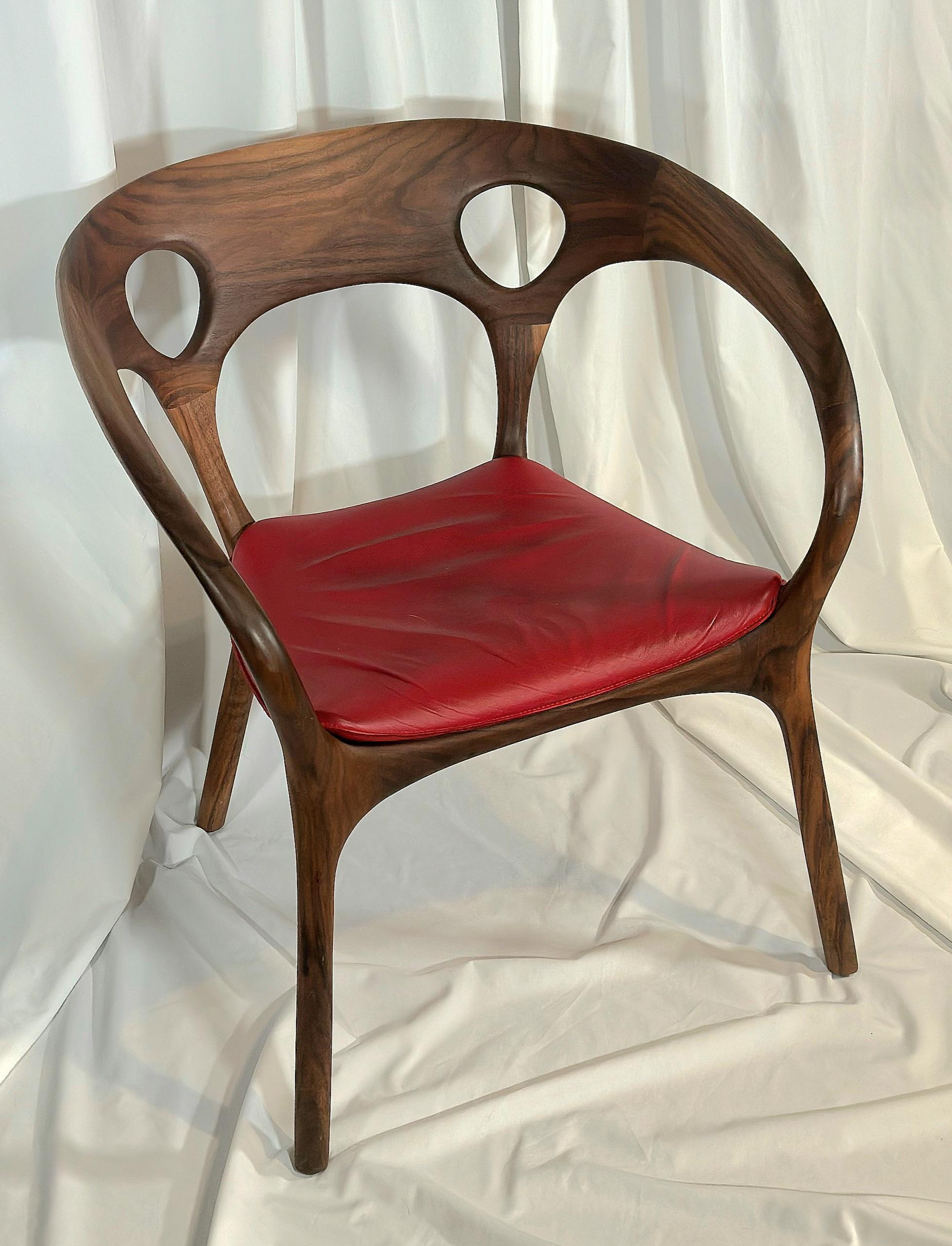 Pareja de sillas Anne de nogal y cuero de Ross Lovegrove para Bernhardt  Estadounidense en venta