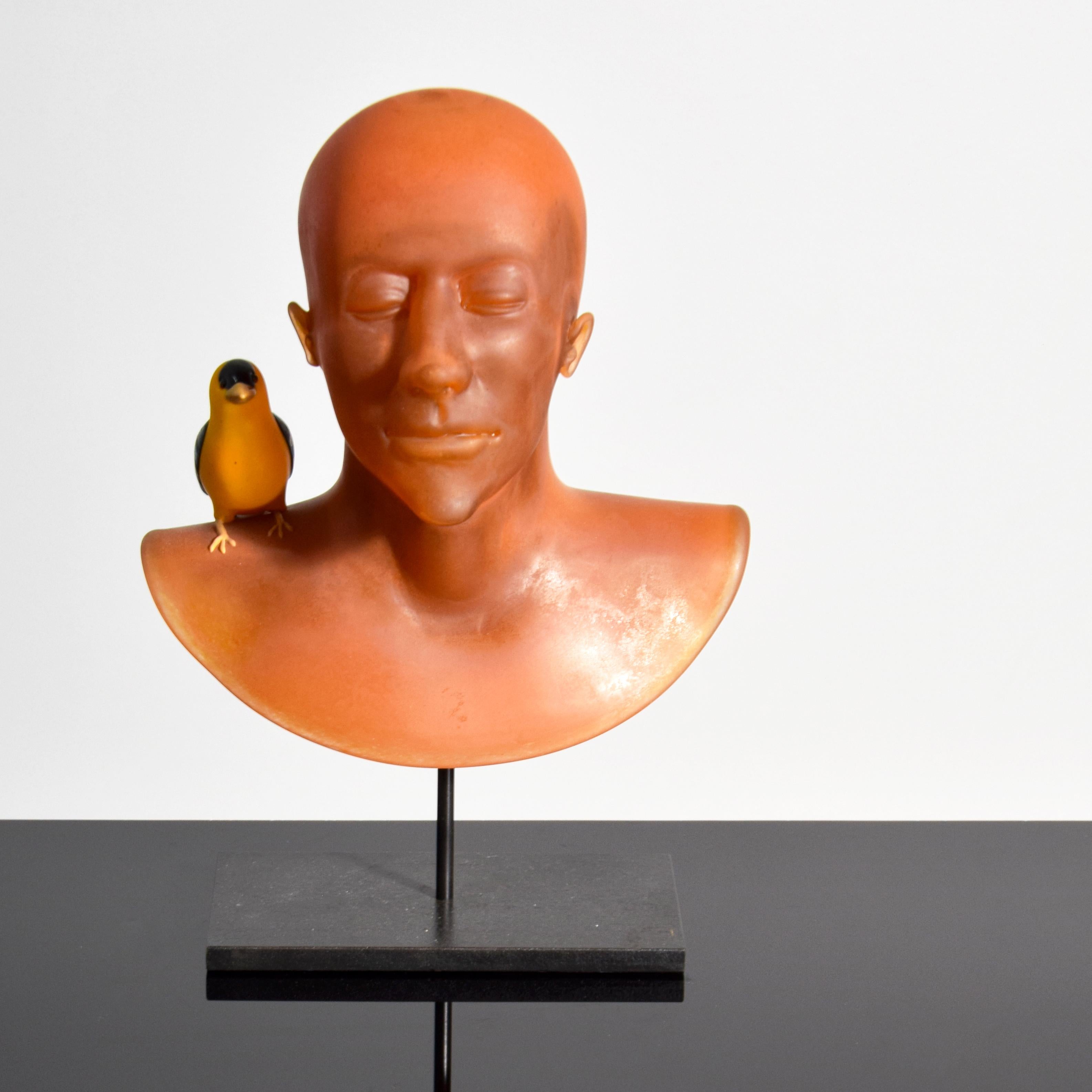 Artista/Diseñador; Fabricante:  Ross Richmond (n. 1971) 
Marca(s); notas: firmado; 2008
País de origen; materiales: EEUU; vidrio soplado y esculpido en caliente, metal (soporte)
Dimensiones: 12,5″al, 8,5″an, 7″d sobre peana
Información adicional: