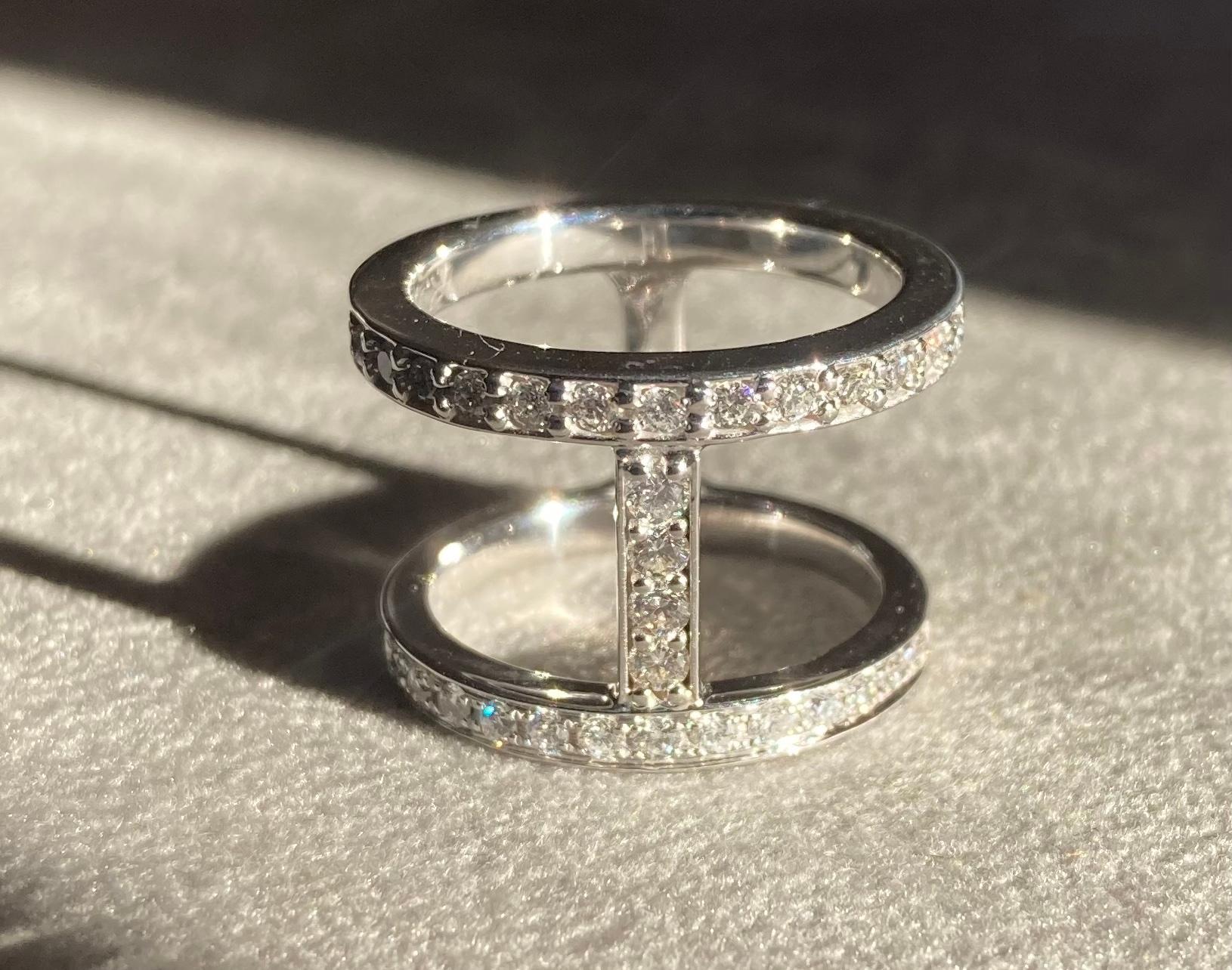 Rossella Ugolini 0,80 Karat weiße Diamanten 18K Gold Contemporary Band Ring (Brillantschliff) im Angebot