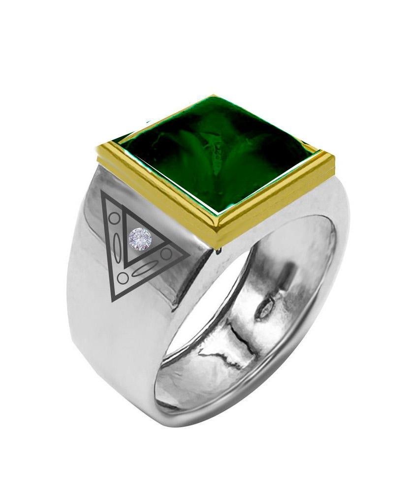 Rossella Ugolini Anillo de cóctel de oro amarillo de 14 quilates con bisel de oro blanco de 14 quilates con cabujón de turmalina verde 0,20 quilates de diamantes blancos.
Talla 7 Usa redimensionable. El anillo tiene una piedra central de turmalina
