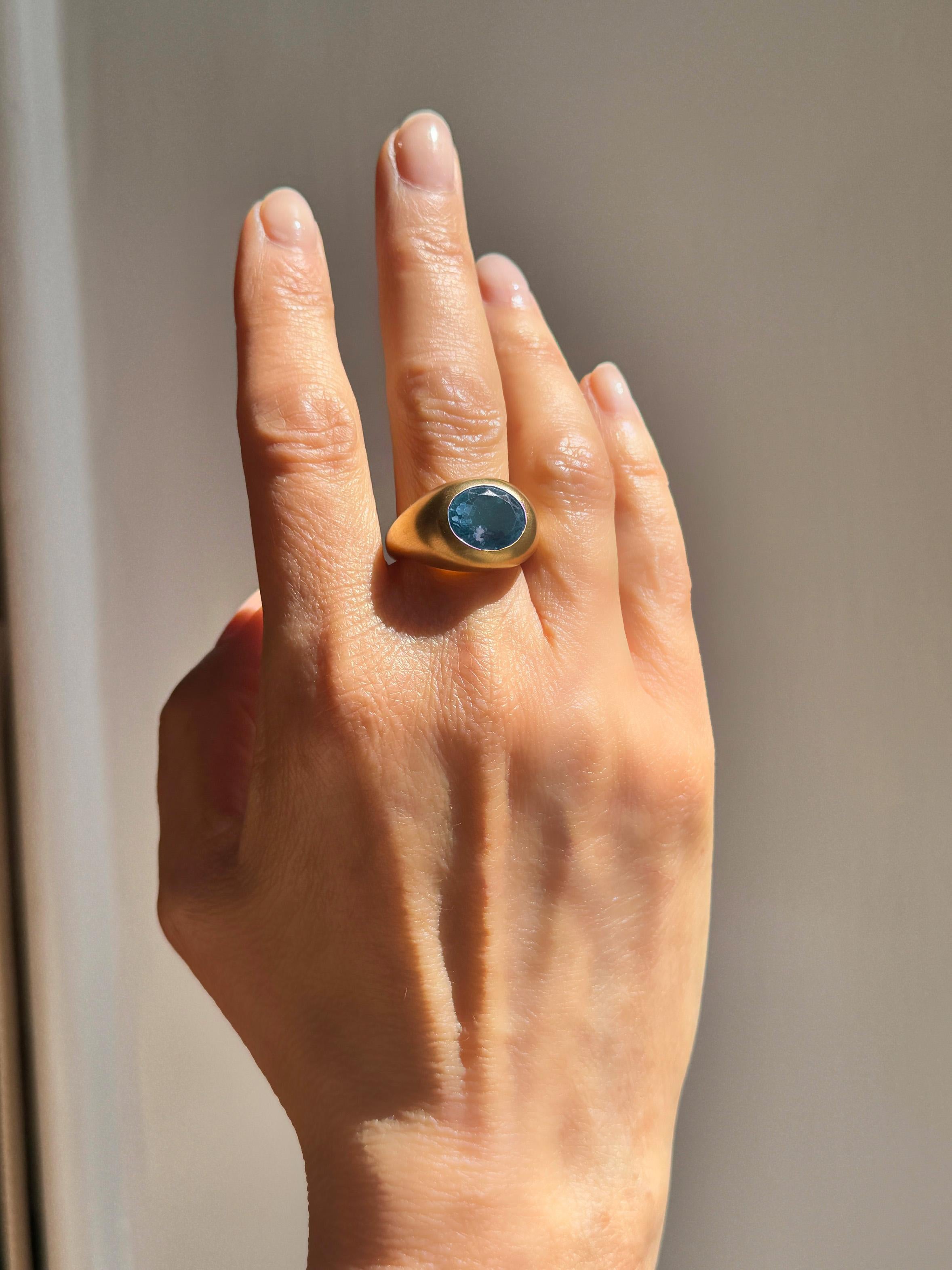 Rossella Ugolini 18 Karats Yellow Gold Satin Oval Dome Blue Topaz Fashion Ring For Sale 5