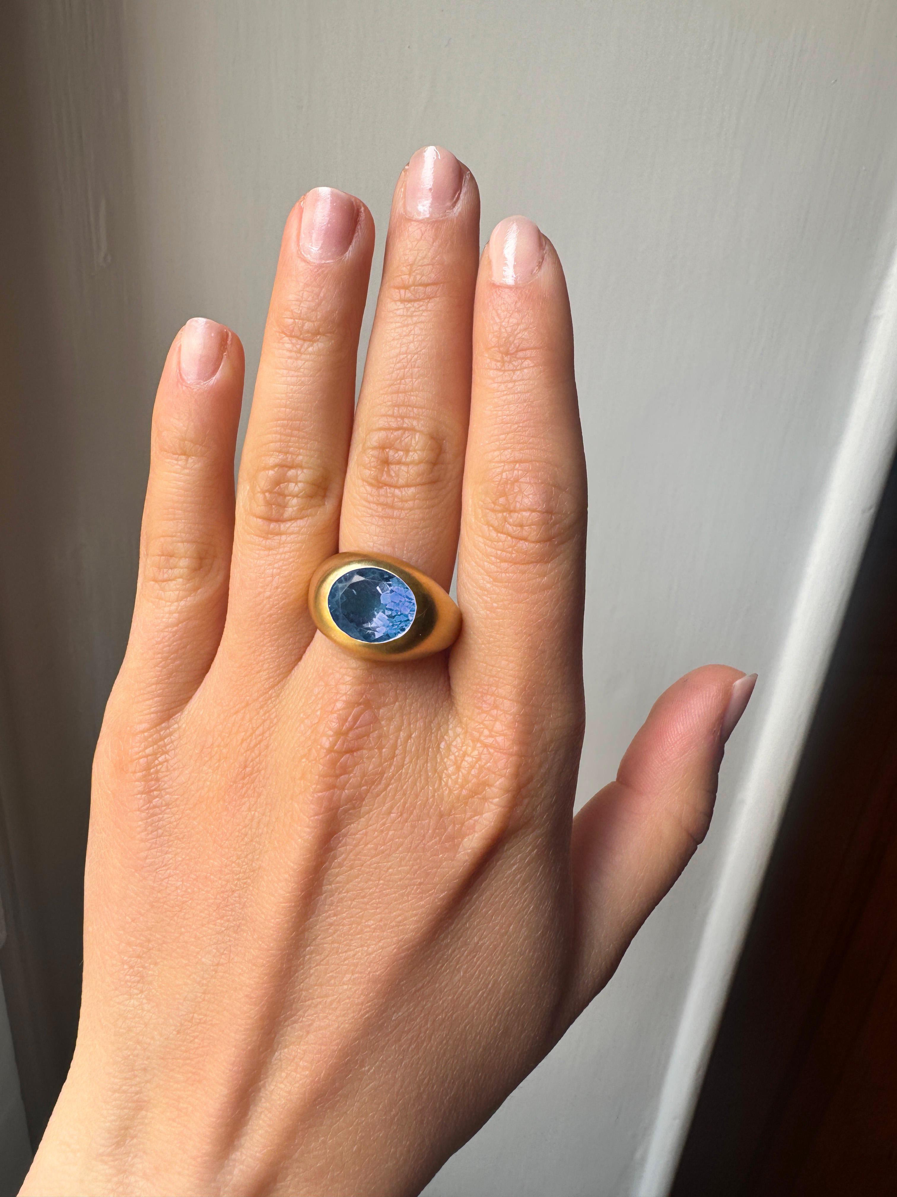 Rossella Ugolini 18 Karats Yellow Gold Satin Oval Dome Blue Topaz Fashion Ring For Sale 6