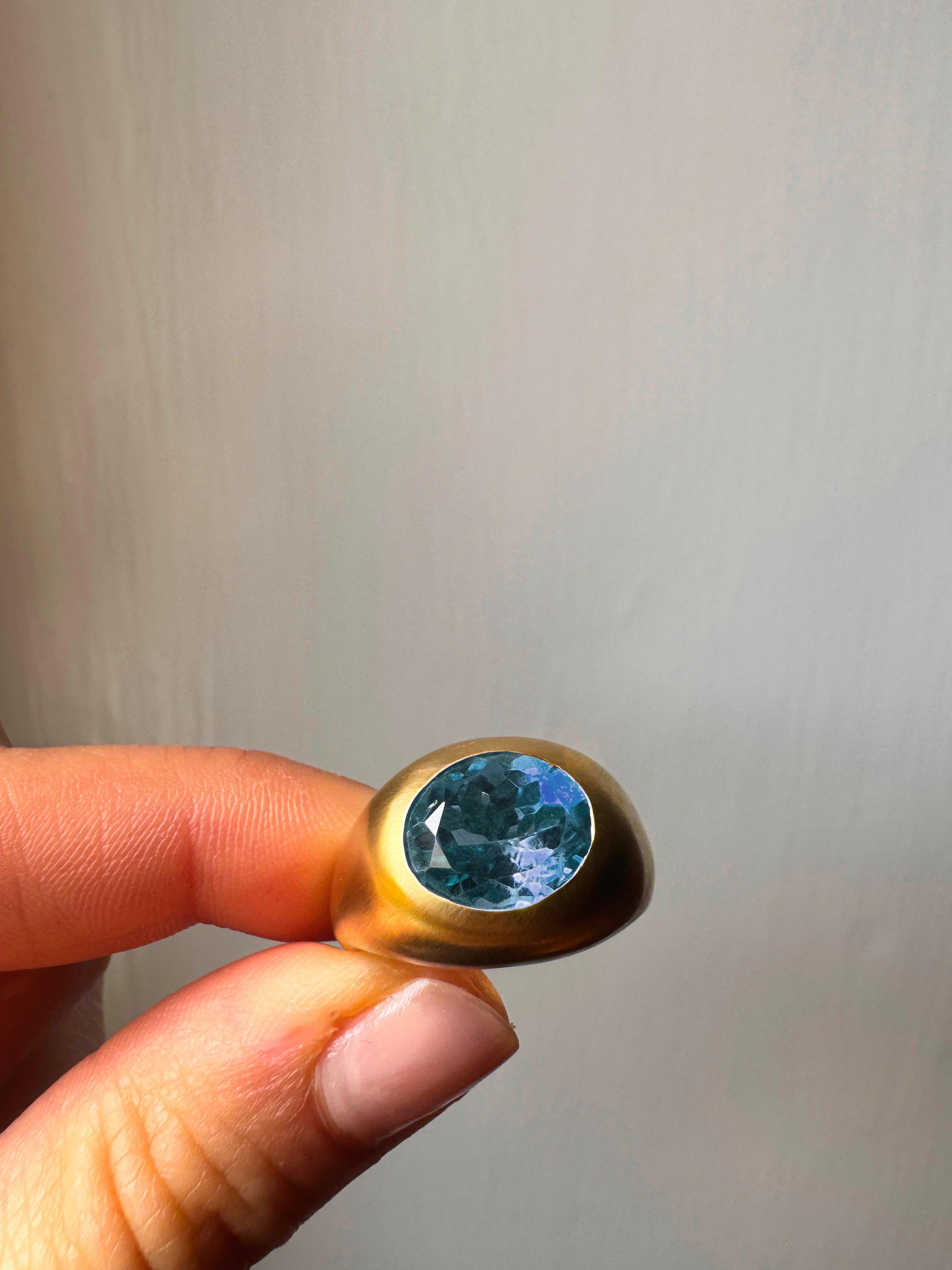 Rossella Ugolini 18 Karats Yellow Gold Satin Oval Dome Blue Topaz Fashion Ring For Sale 3