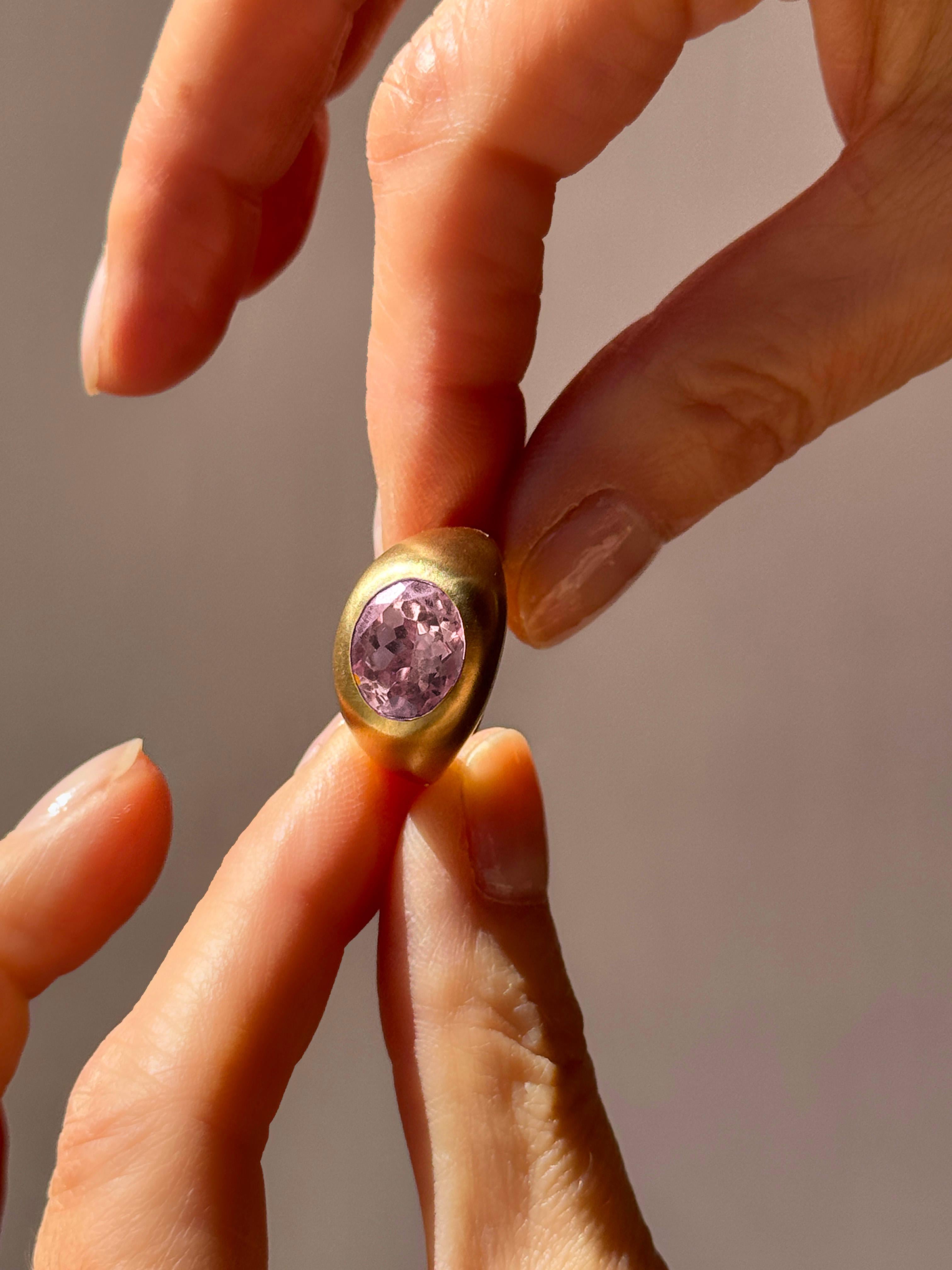 Oval Cut Rossella Ugolini 18 Karats Yellow Gold Satin Oval Dome Rose Quartz Fashion Ring For Sale