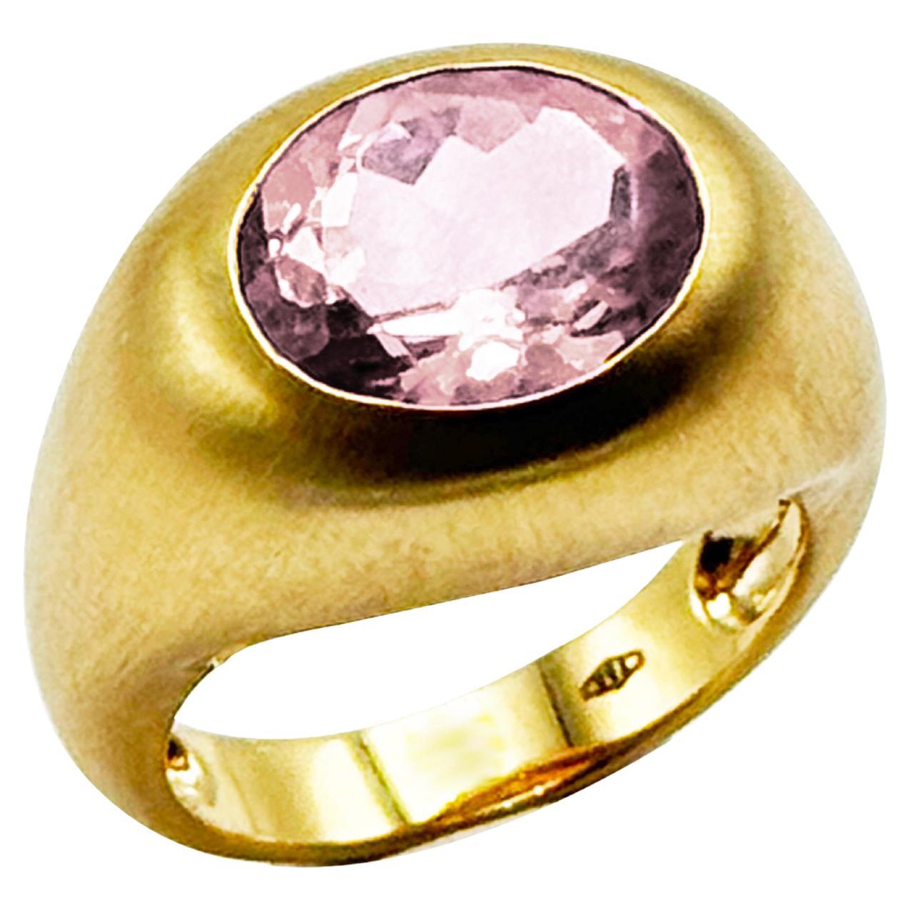 Rossella Ugolini 18 Karats Yellow Gold Satin Oval Dome Rose Quartz Fashion Ring For Sale