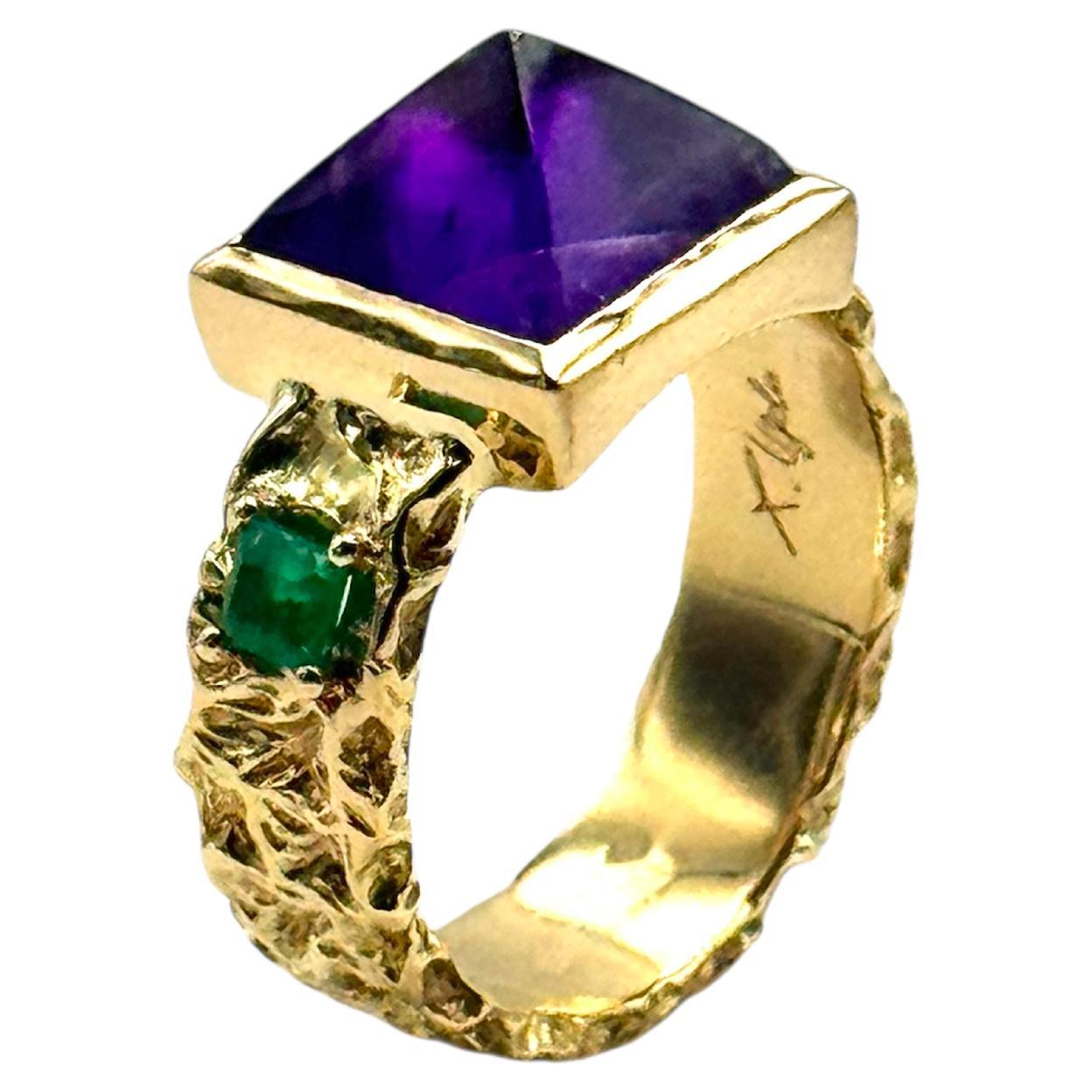 Rossella Ugolini Bague en or jaune 18 ct Améthyste 0.30 ct Emeraudes martelées