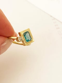 Rossella Ugolini 1.85 Ct Emerald 18K Gold White Diamond Contemporary Unisex Ring