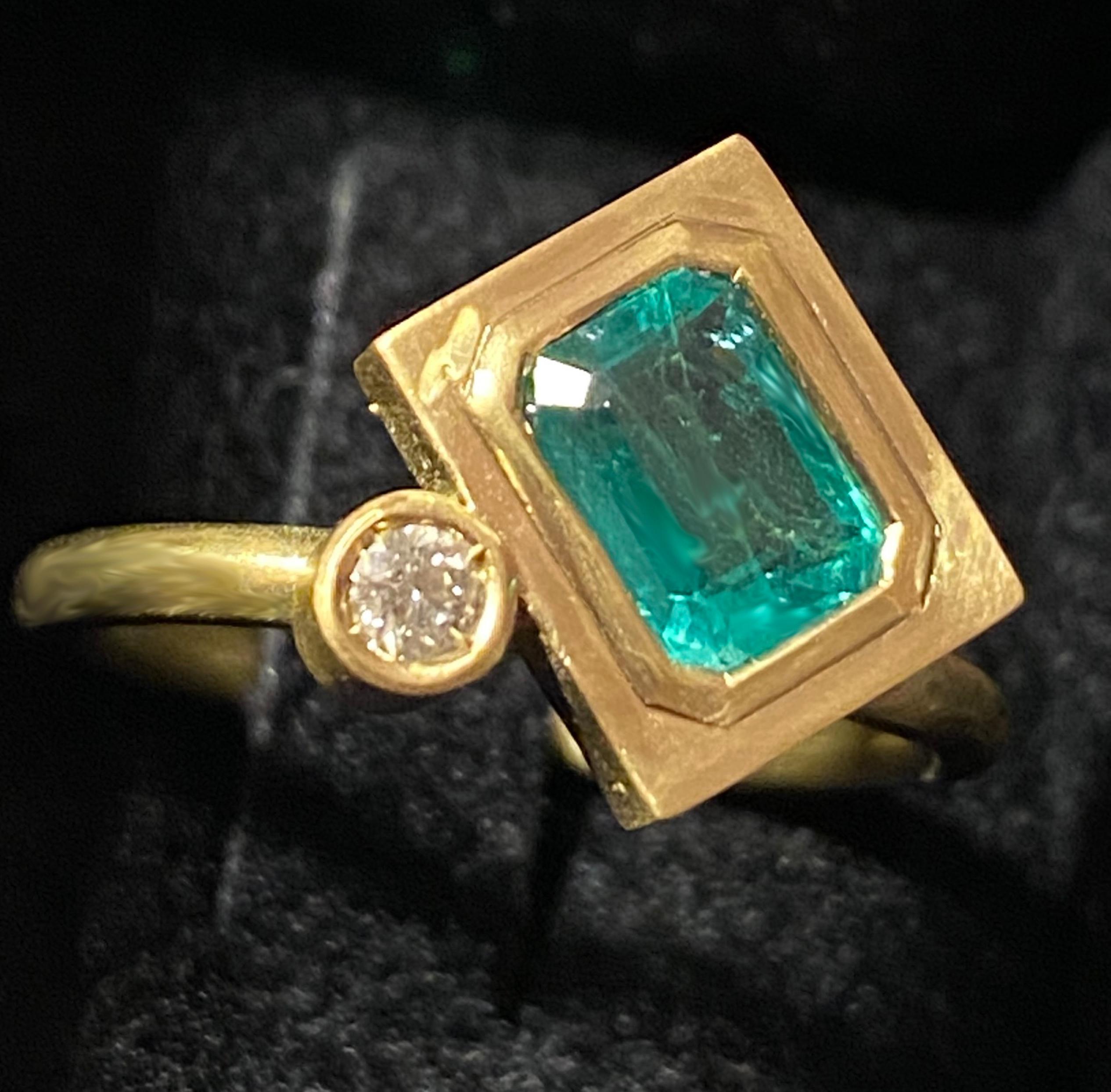 Emerald Cut Rossella Ugolini 1.85 Ct Emerald 18K Gold White Diamond Contemporary Unisex Ring For Sale